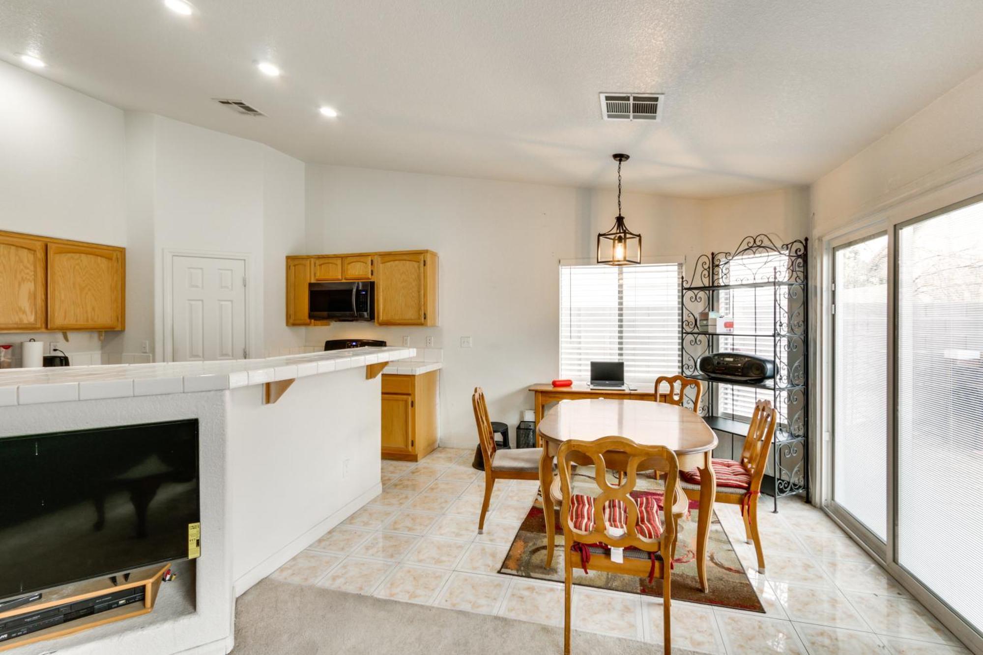 Pet-friendly Escape With Grill, 11 Mi To Strip! Holiday home Las Vegas