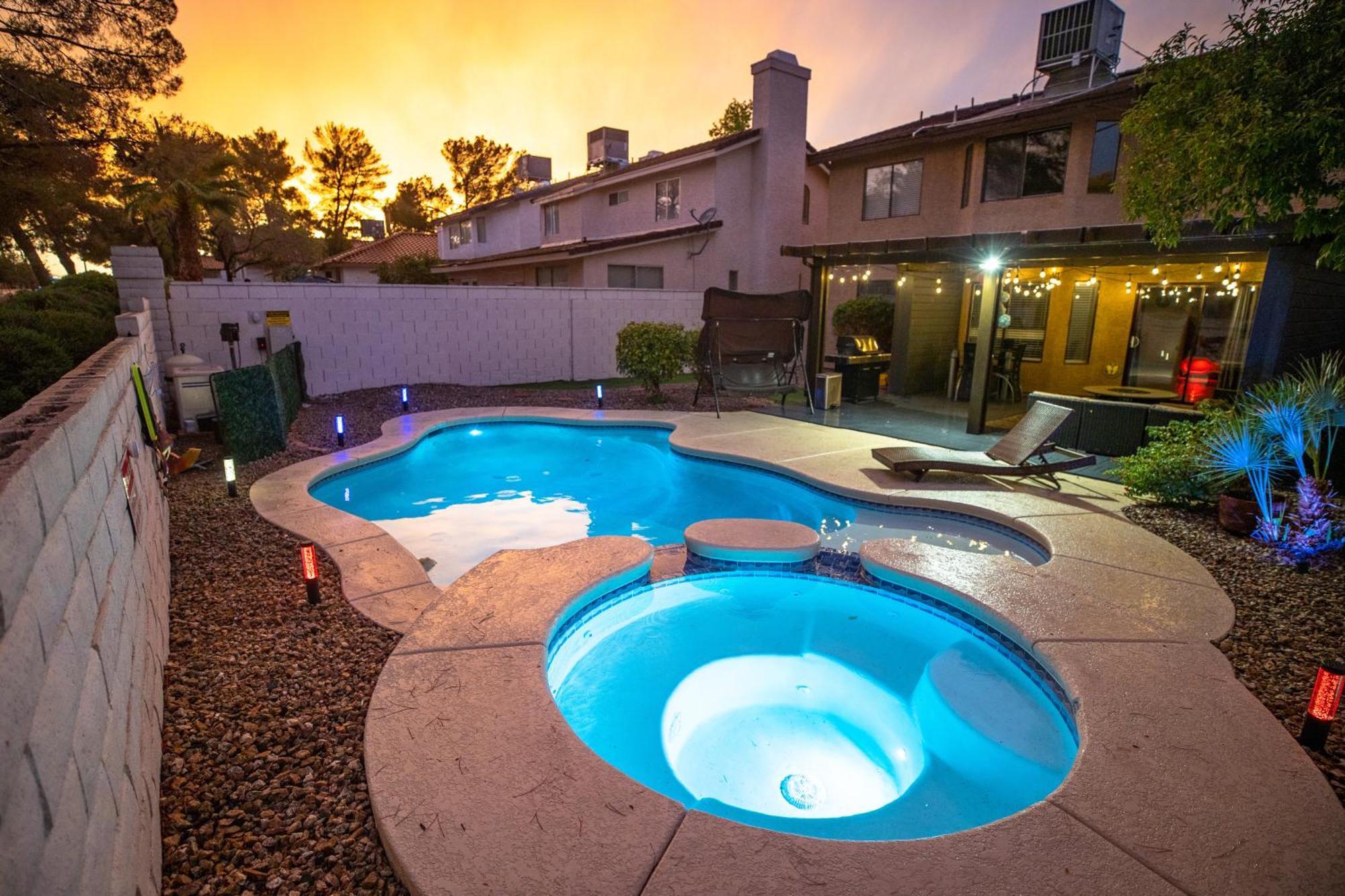 Holiday home 1800 Sqft House W/heated Pool Spa 13min From Strip Las Vegas