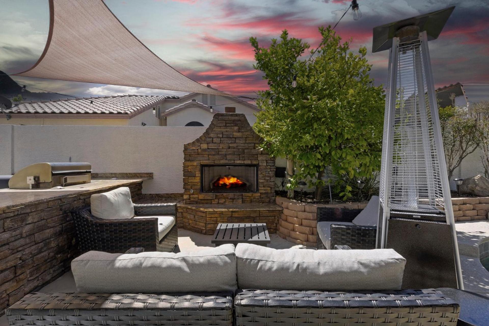 Ultimate Vacation: A Luxurious Oasis With A Pool! *