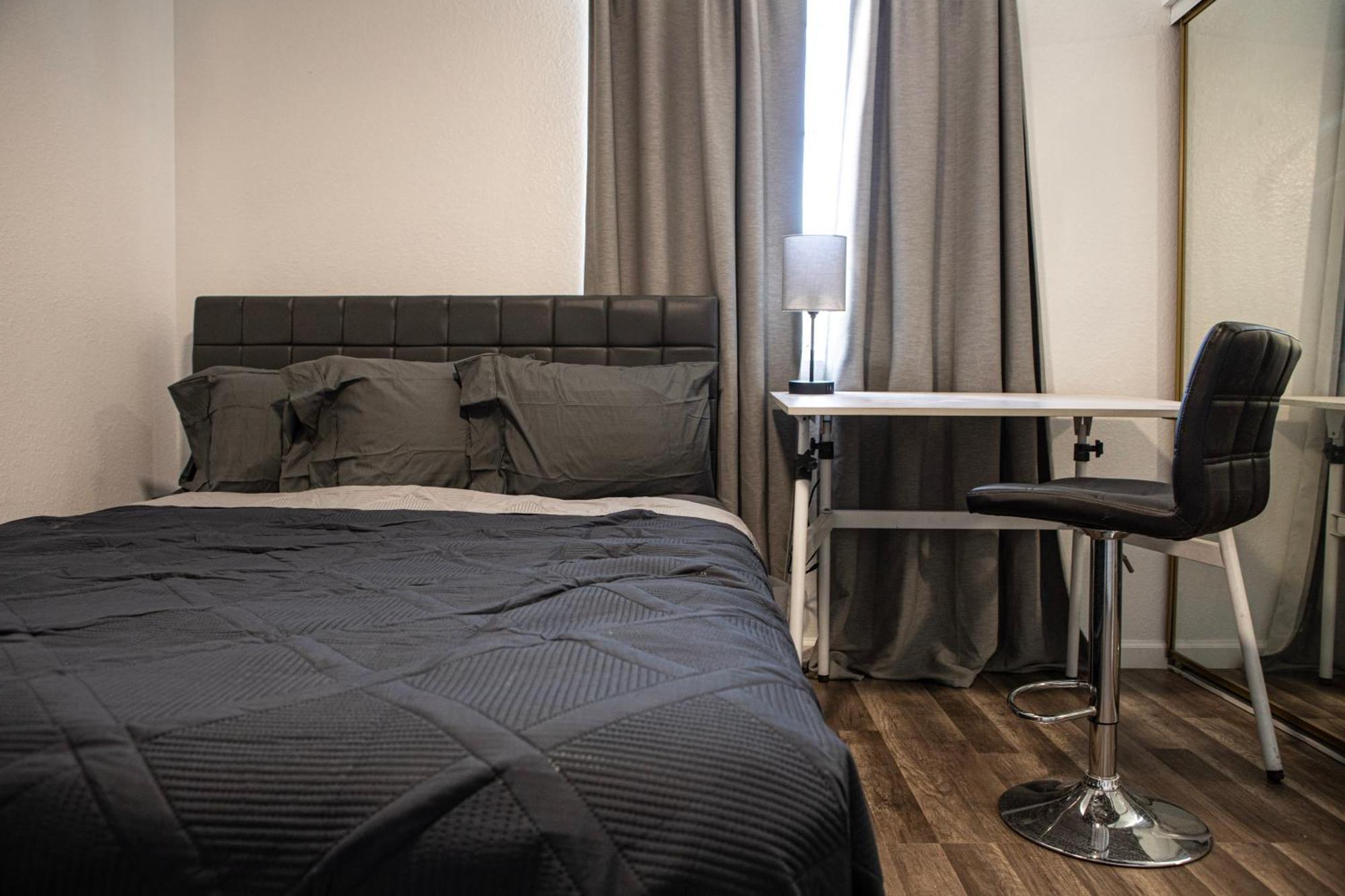Holiday home Comfy Expansive - Near The Strip - Heated Pool *