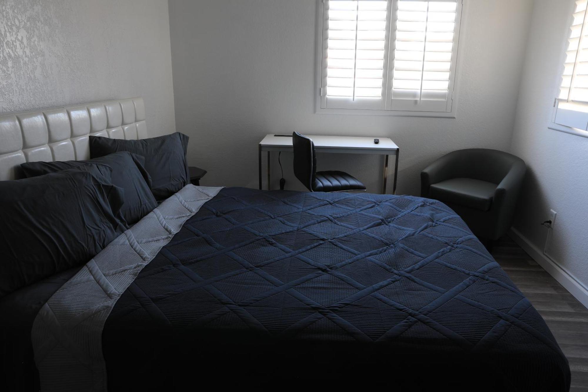 Holiday home Comfy Expansive - Near The Strip - Heated Pool