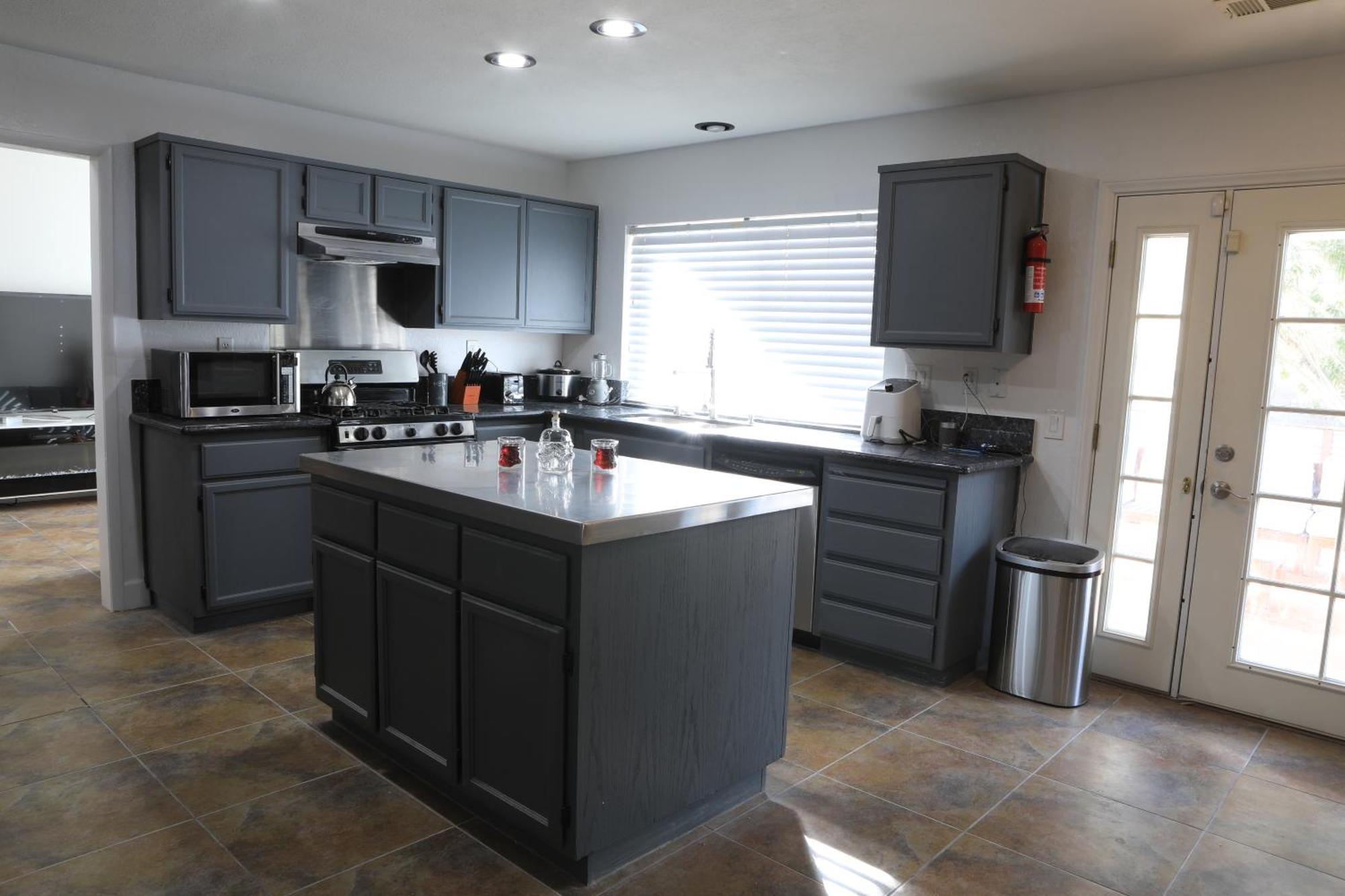 Holiday home Comfy Expansive - Near The Strip - Heated Pool Las Vegas