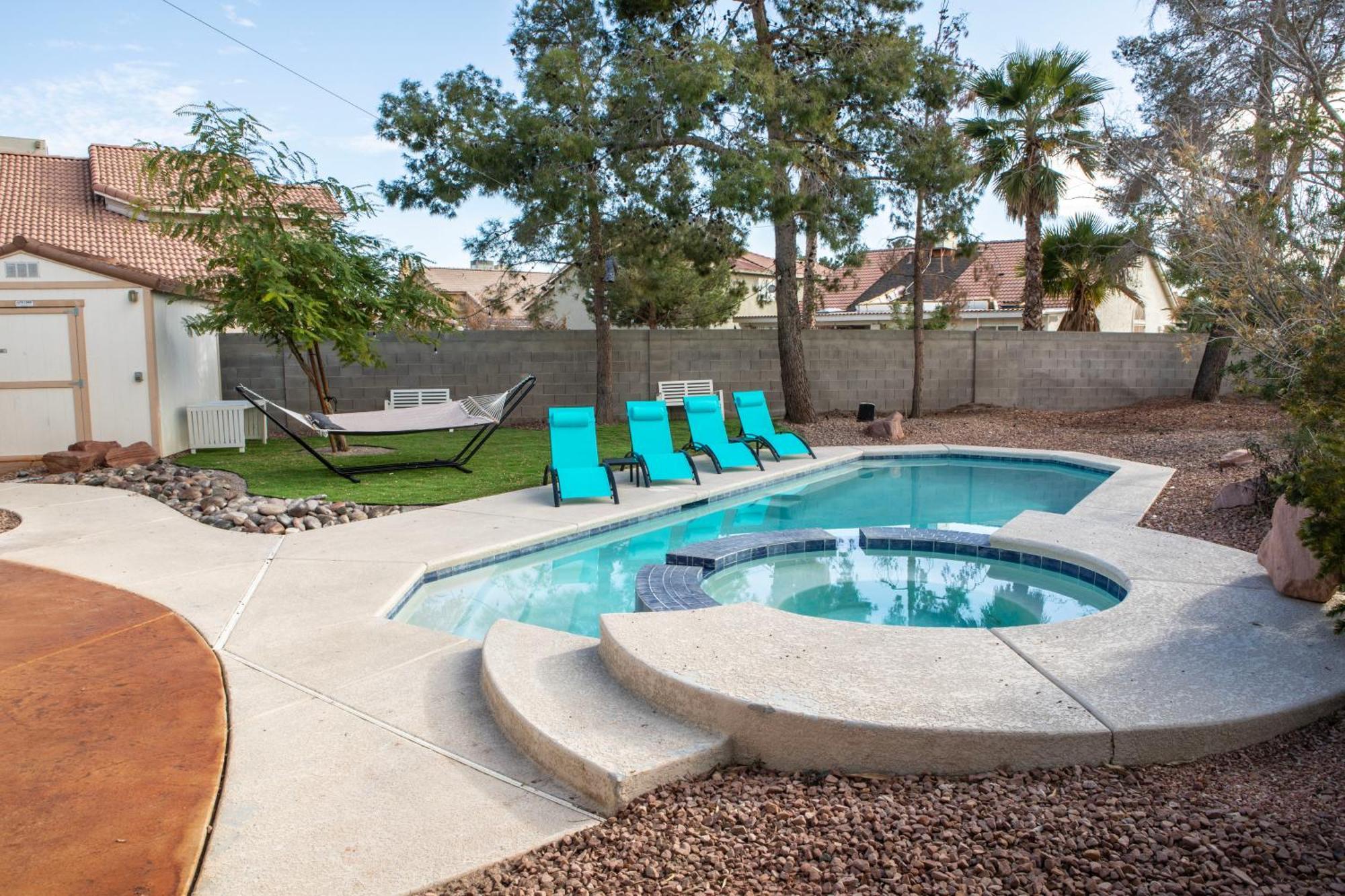 Holiday home Comfy Expansive - Near The Strip - Heated Pool *
