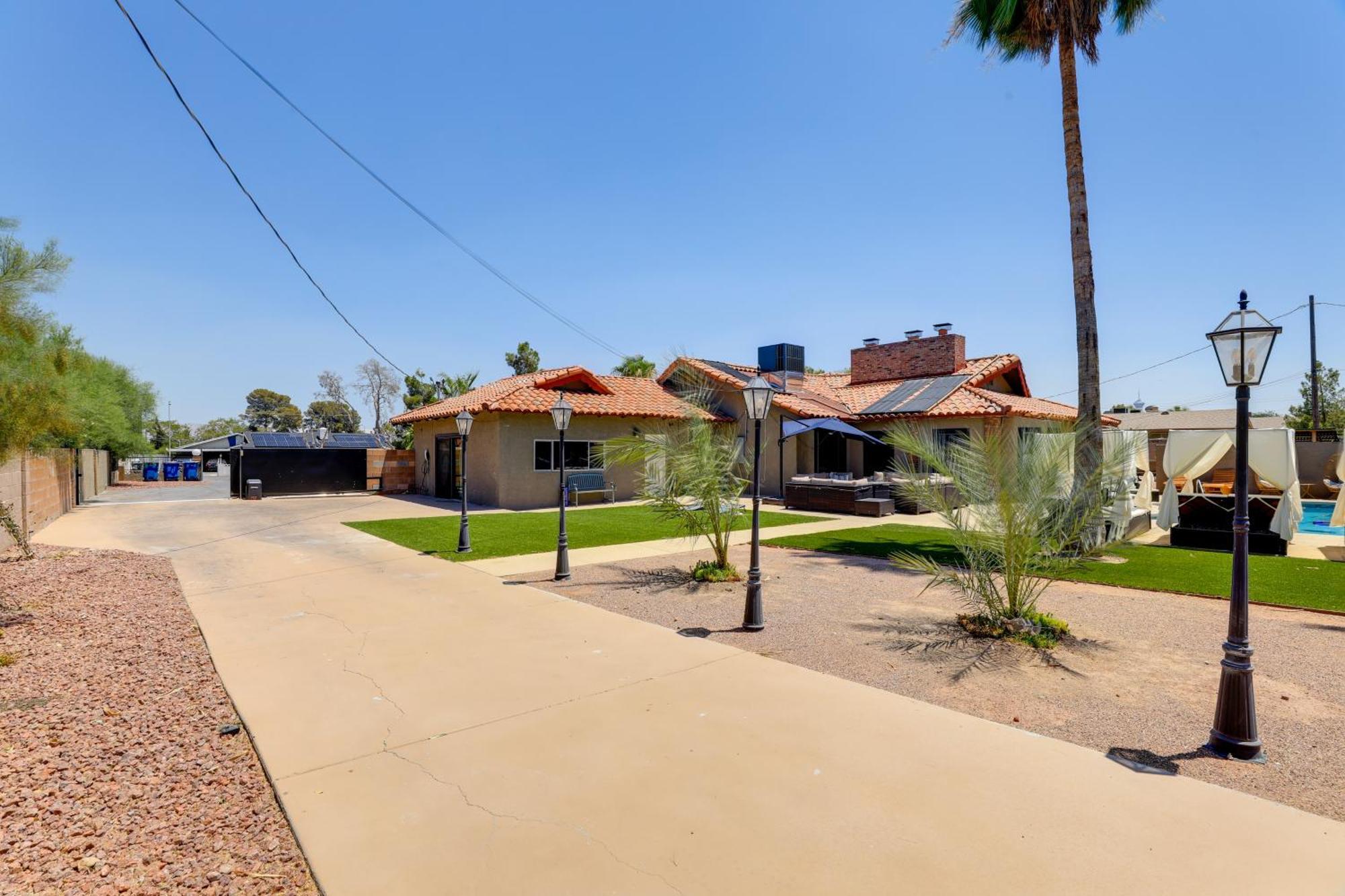 Casa de férias Spacious Vegas Getaway With Private Pool And Spa! Las Vegas
