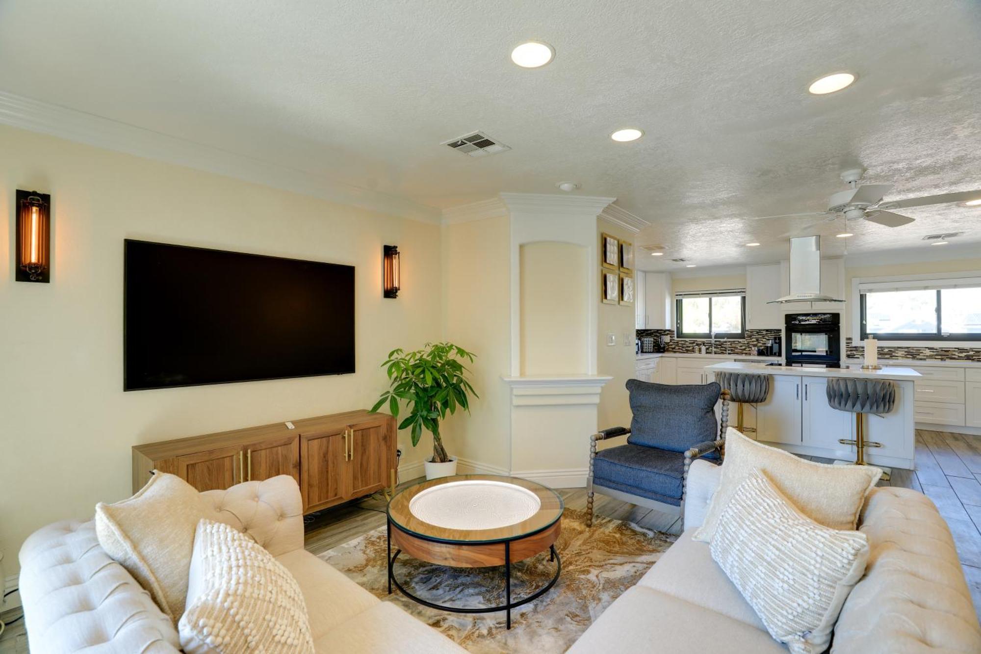 Casa de férias Spacious Vegas Getaway With Private Pool And Spa! *