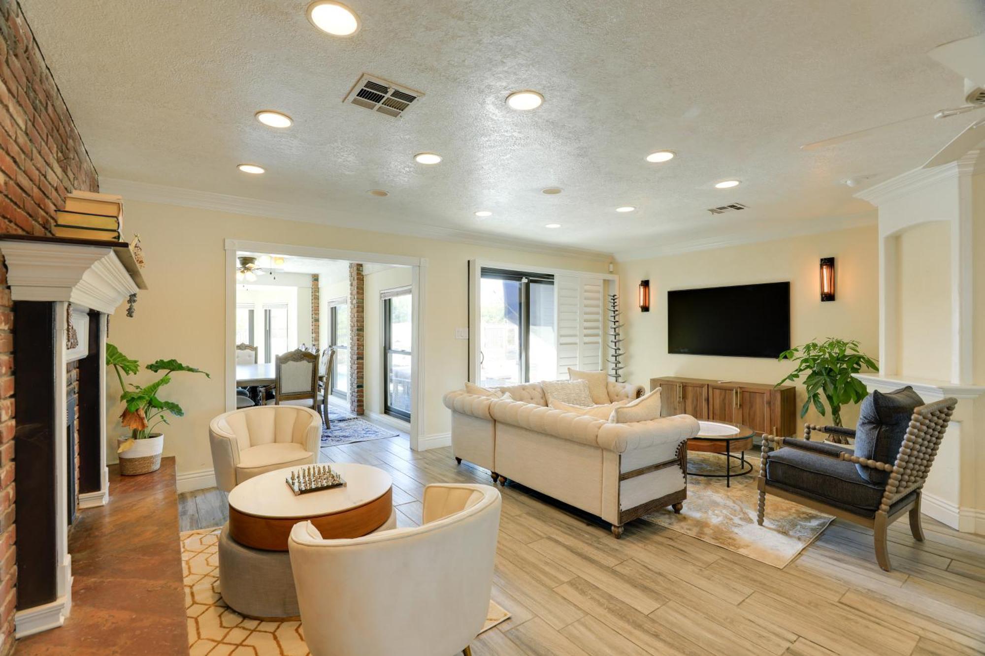 Casa de férias Spacious Vegas Getaway With Private Pool And Spa!