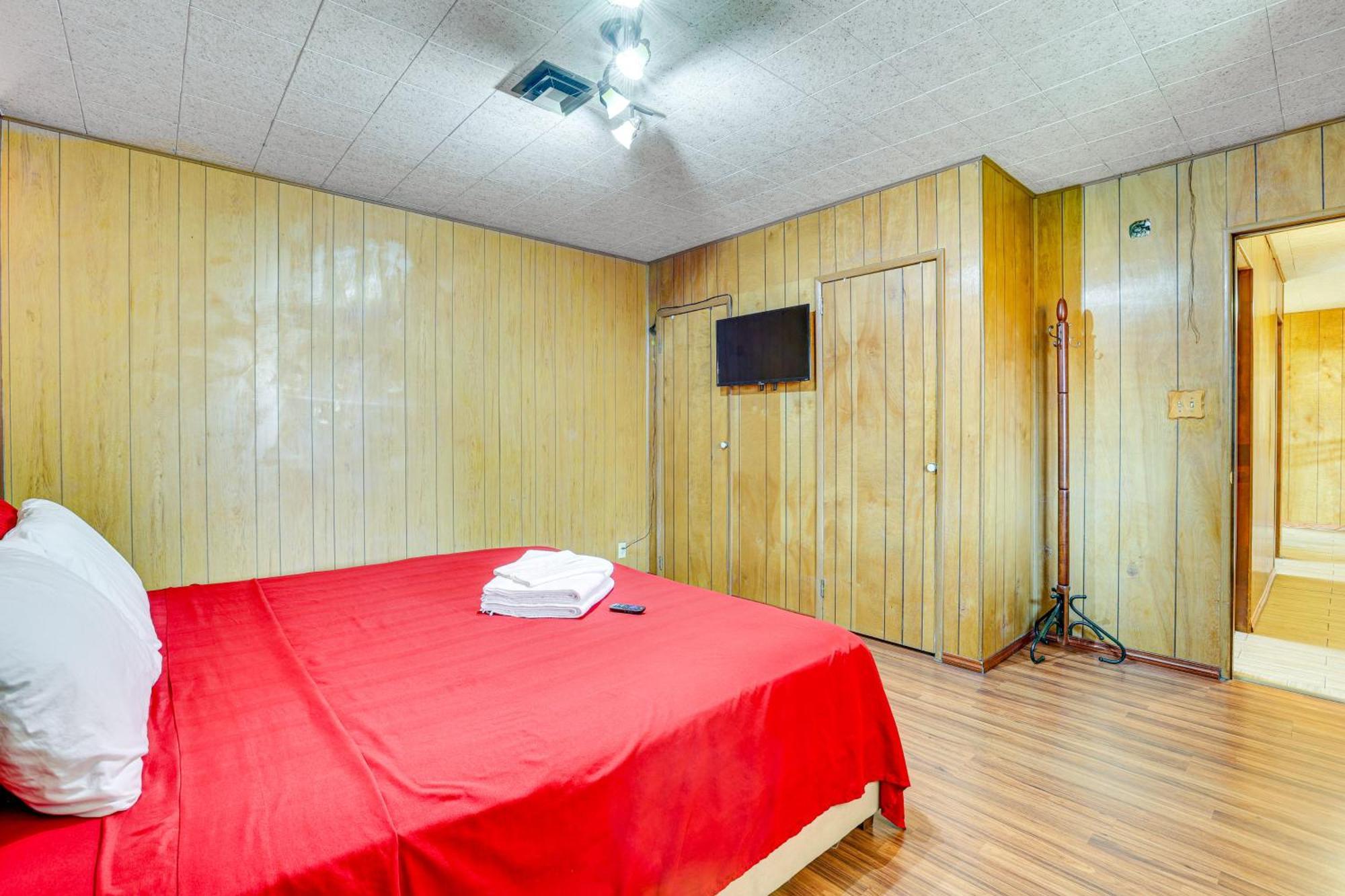 Pet-friendly Near Downtown Henderson Holiday home