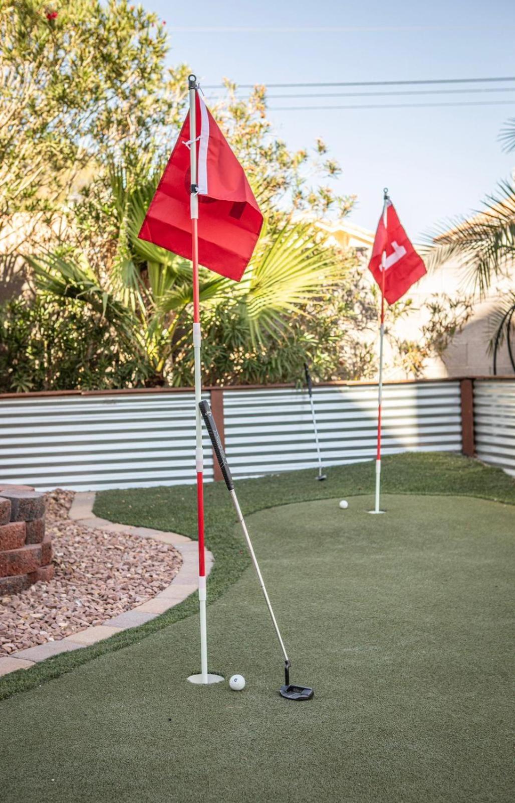 Comfy Expansive - Near The Strip - Heated Pool