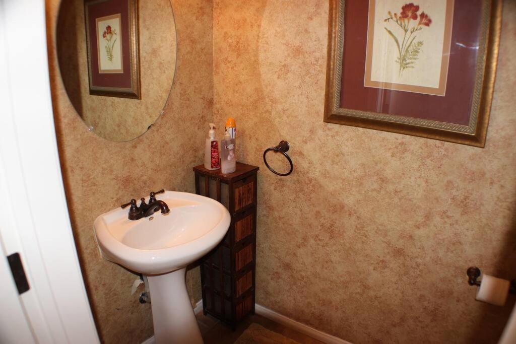 Elegant Beautiful With Pool & Heated Holiday home *