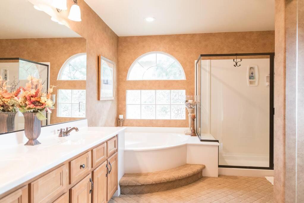 Elegant Beautiful With Pool & Heated Holiday home
