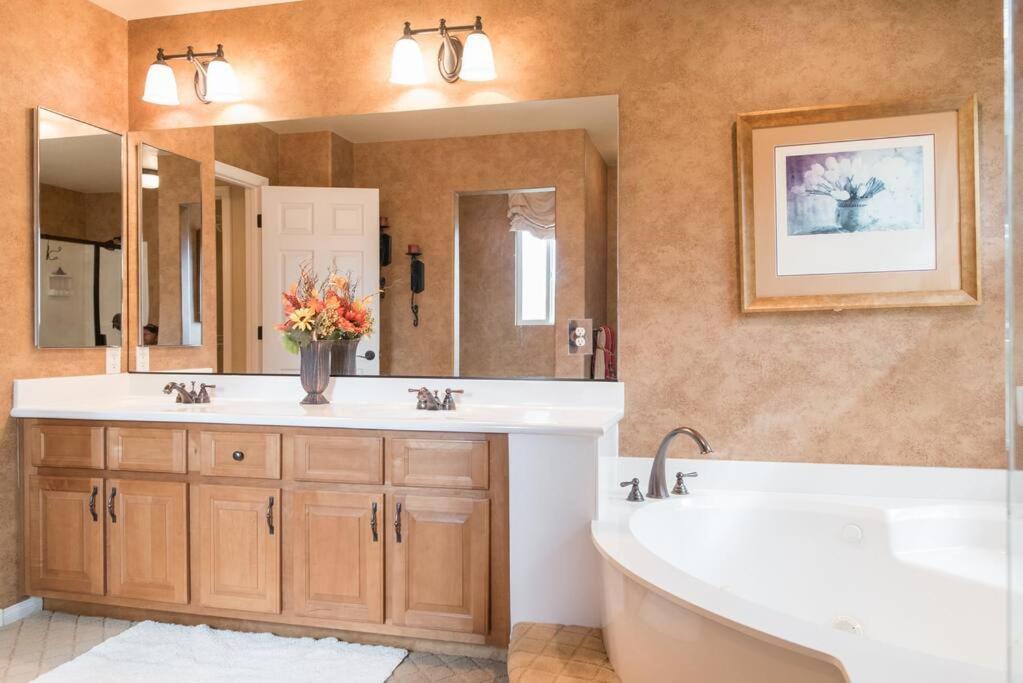 Holiday home Elegant Beautiful With Pool & Heated