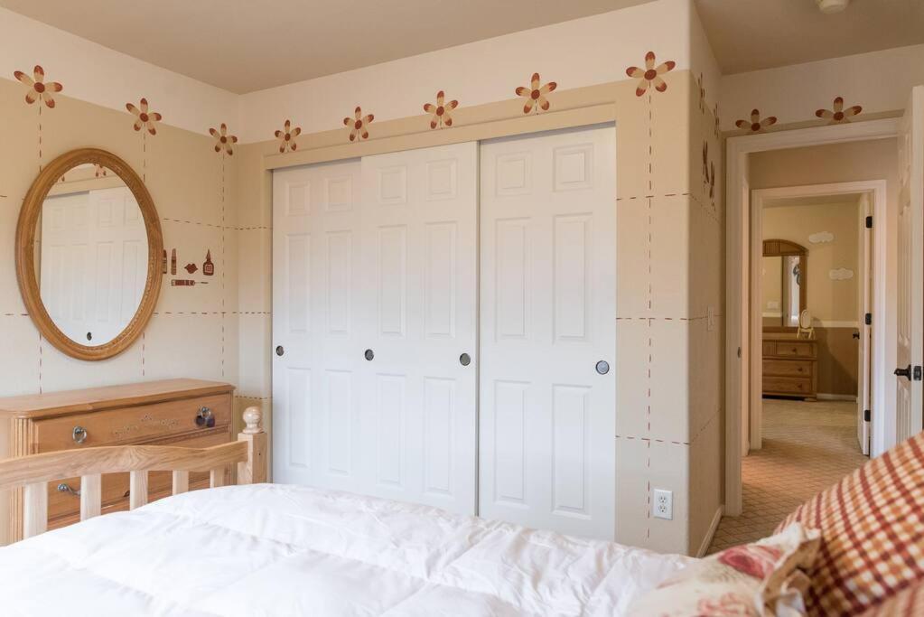 Holiday home Elegant Beautiful With Pool & Heated *