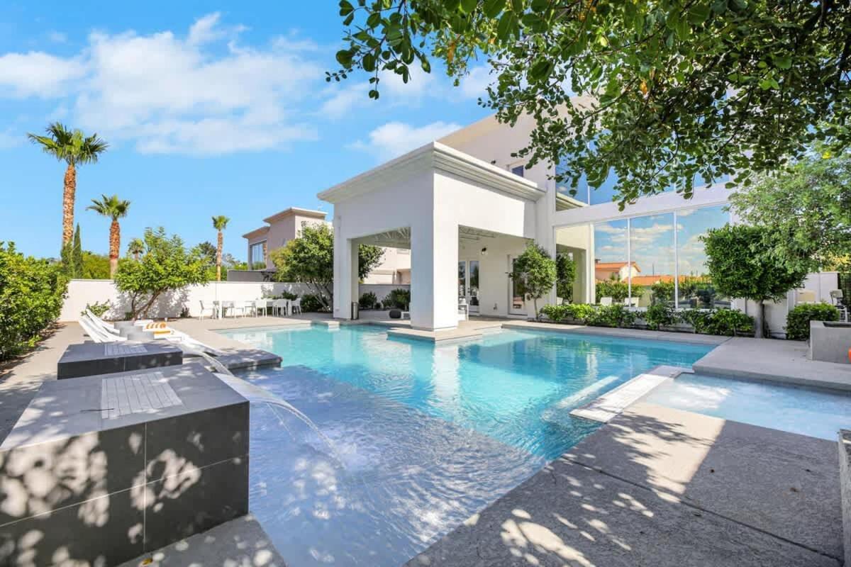 Holiday home Ultra Luxe Loft 15min To Strip With Heated Pool