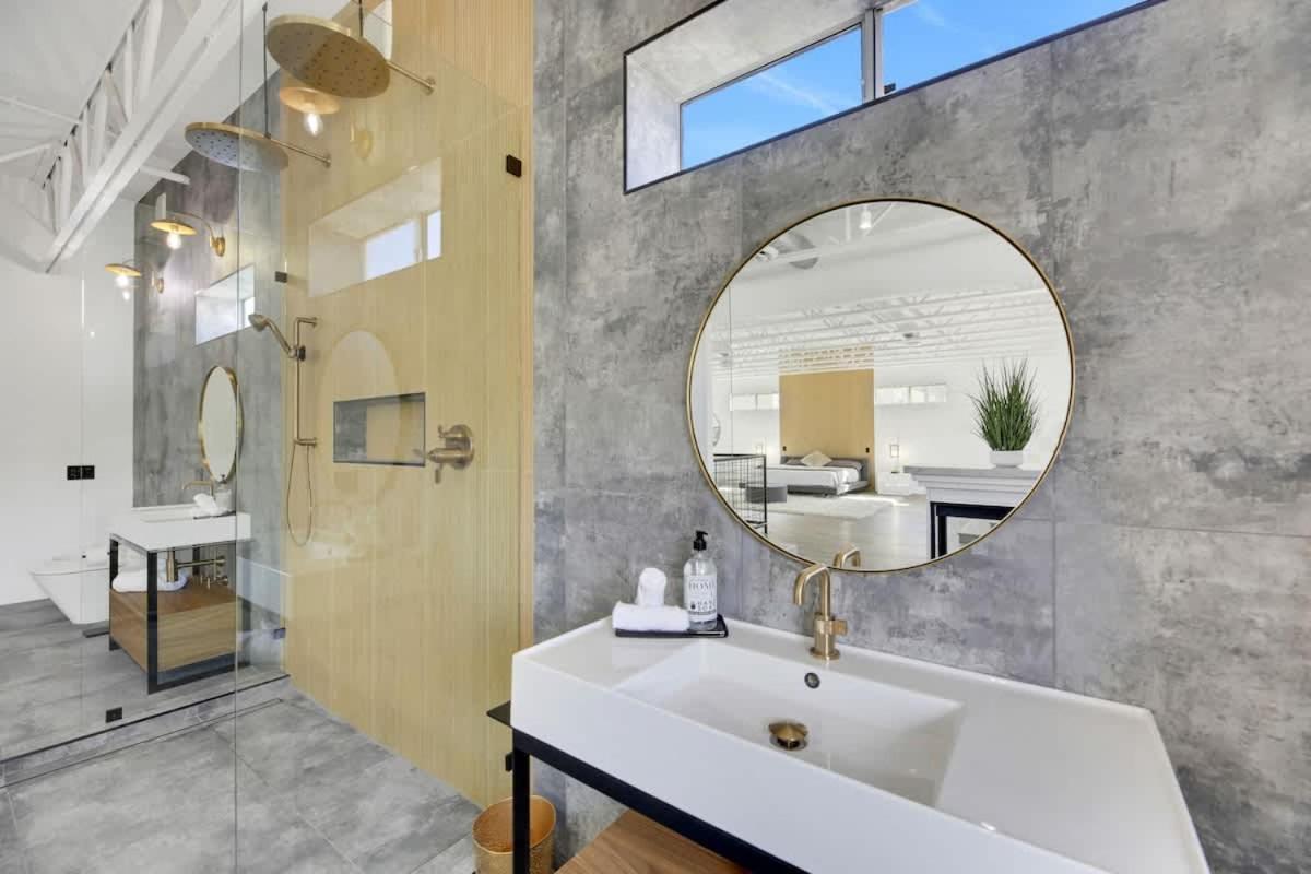 Ultra Luxe Loft 15min To Strip With Heated Pool *