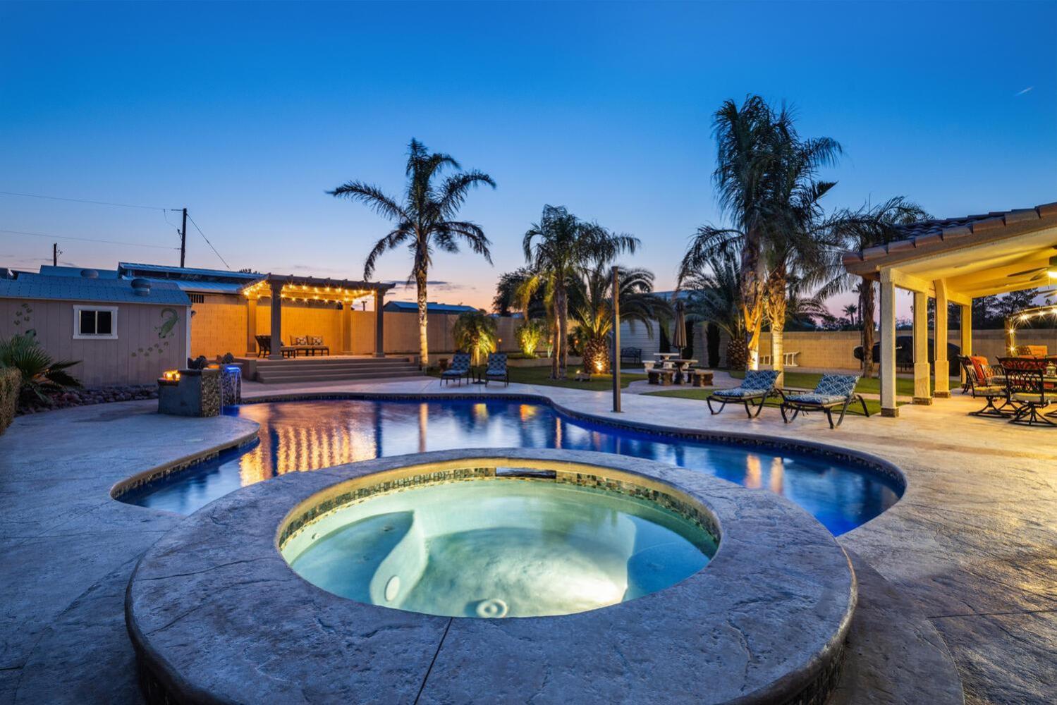 New Luxurious 6br Near Lv Strip W Pool & Casa de férias Las Vegas