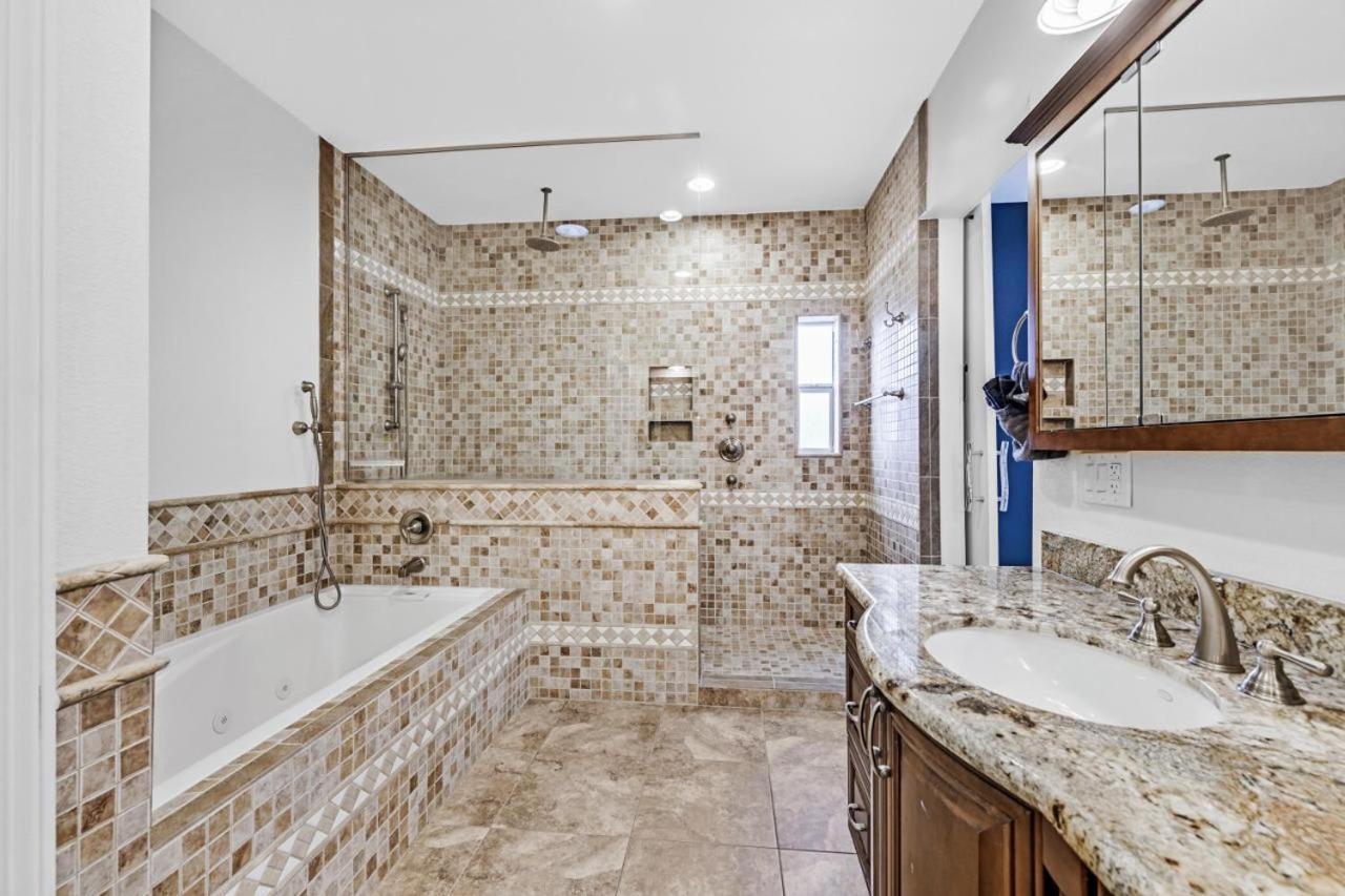 New Luxurious 6br Near Lv Strip W Pool & Casa de férias