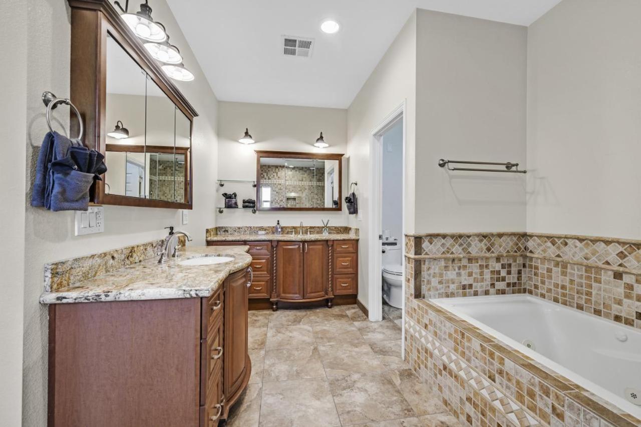 New Luxurious 6br Near Lv Strip W Pool & Casa de férias *