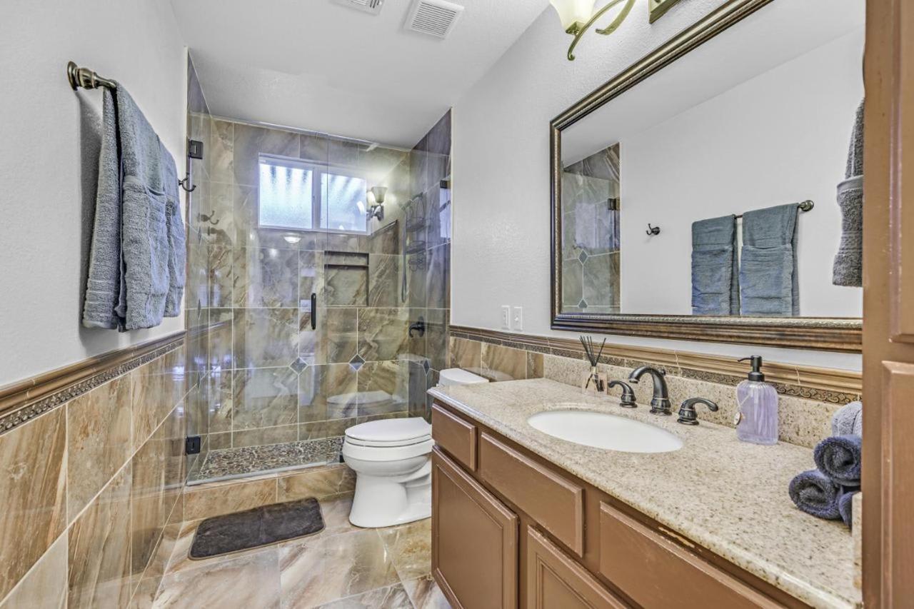 Casa de férias New Luxurious 6br Near Lv Strip W Pool & *