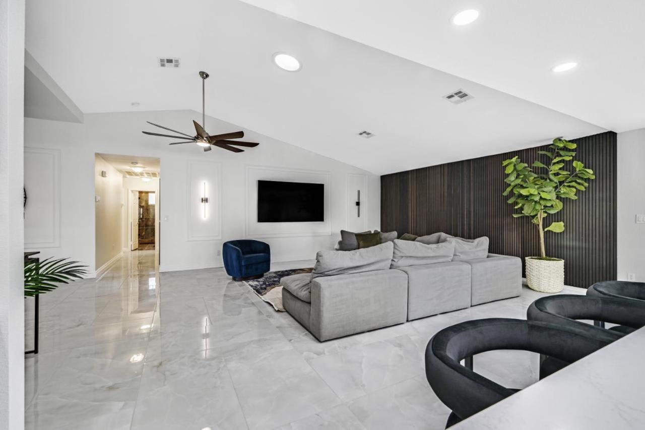 New Luxurious 6br Near Lv Strip W Pool & Casa de férias Las Vegas