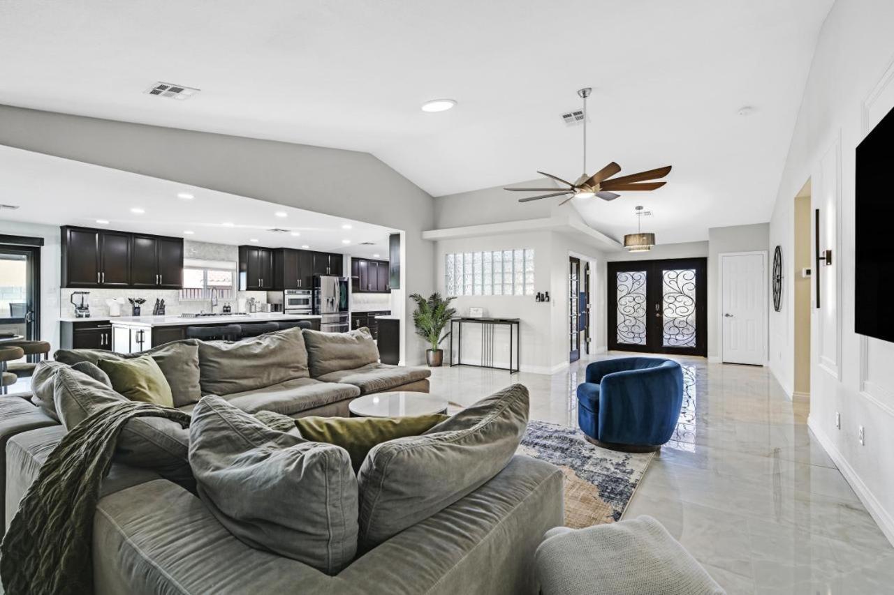 New Luxurious 6br Near Lv Strip W Pool & Casa de férias Las Vegas