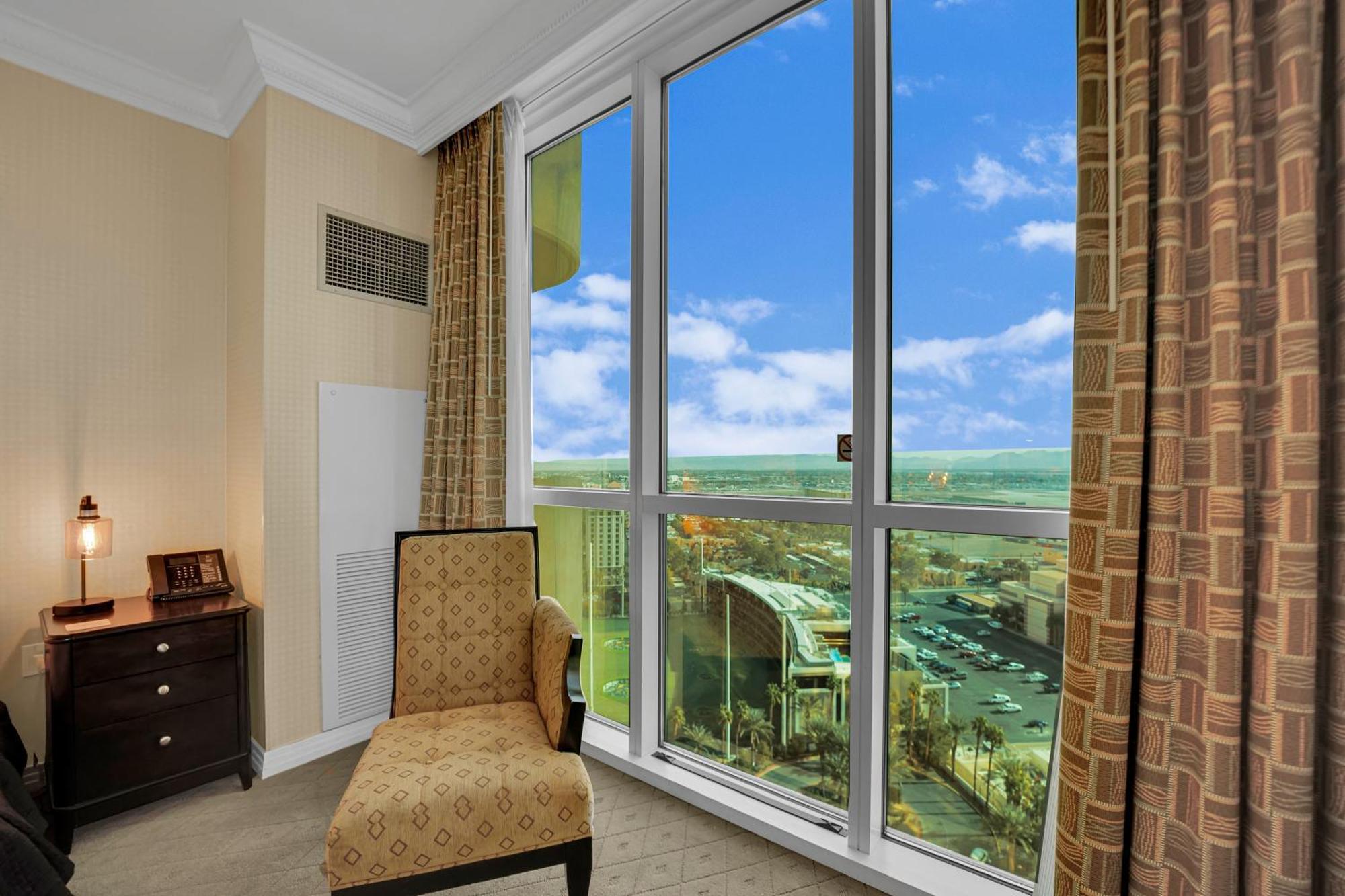 Kintsugi Retreat-condo-stripview-no Fee Las Vegas