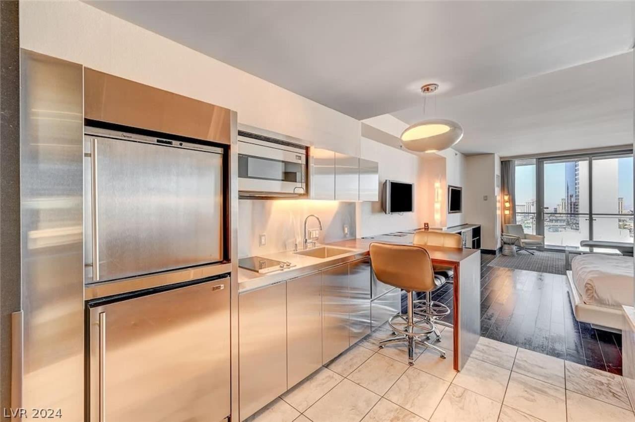 Stunning Strip View Studio W Balcony Access 35308