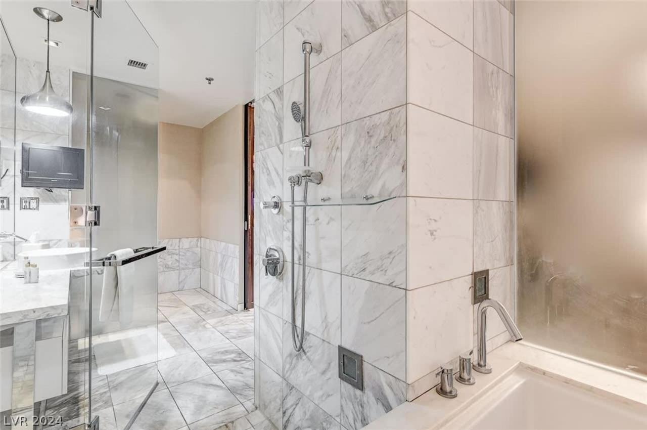 Stunning Strip View Studio W Balcony Access 35308