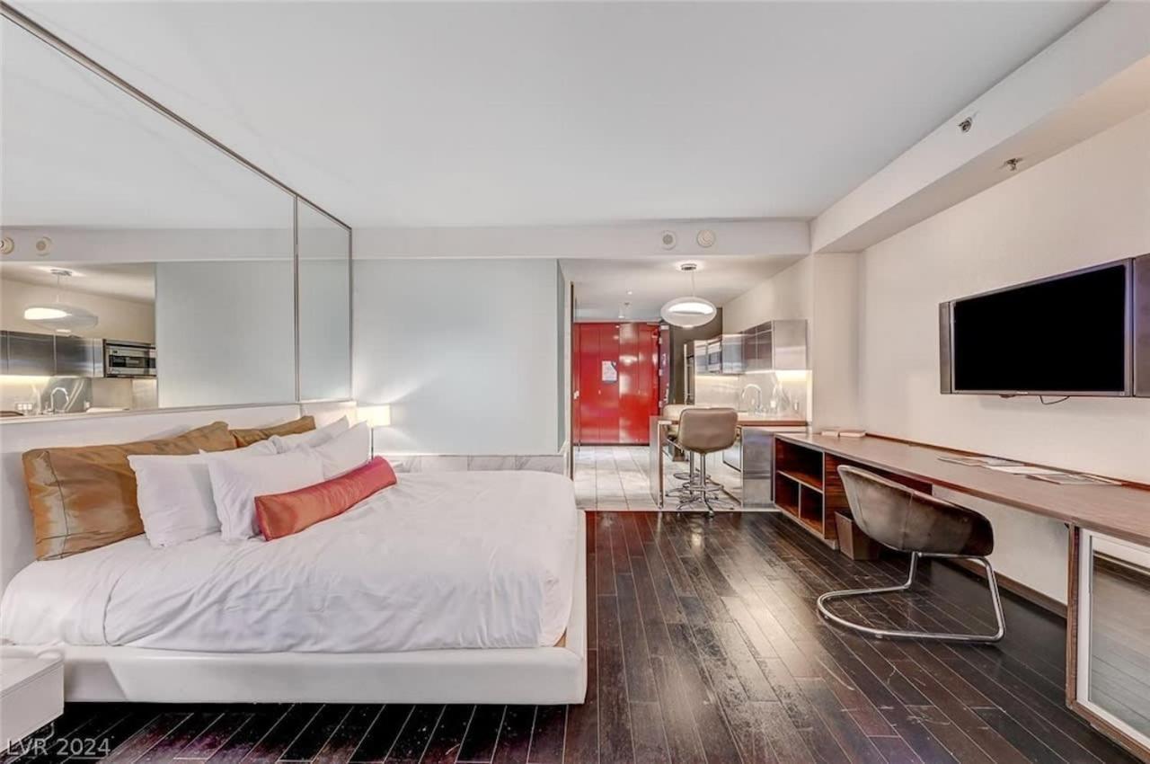 Inn Stunning Strip View Studio W Balcony Access 35308 Las Vegas