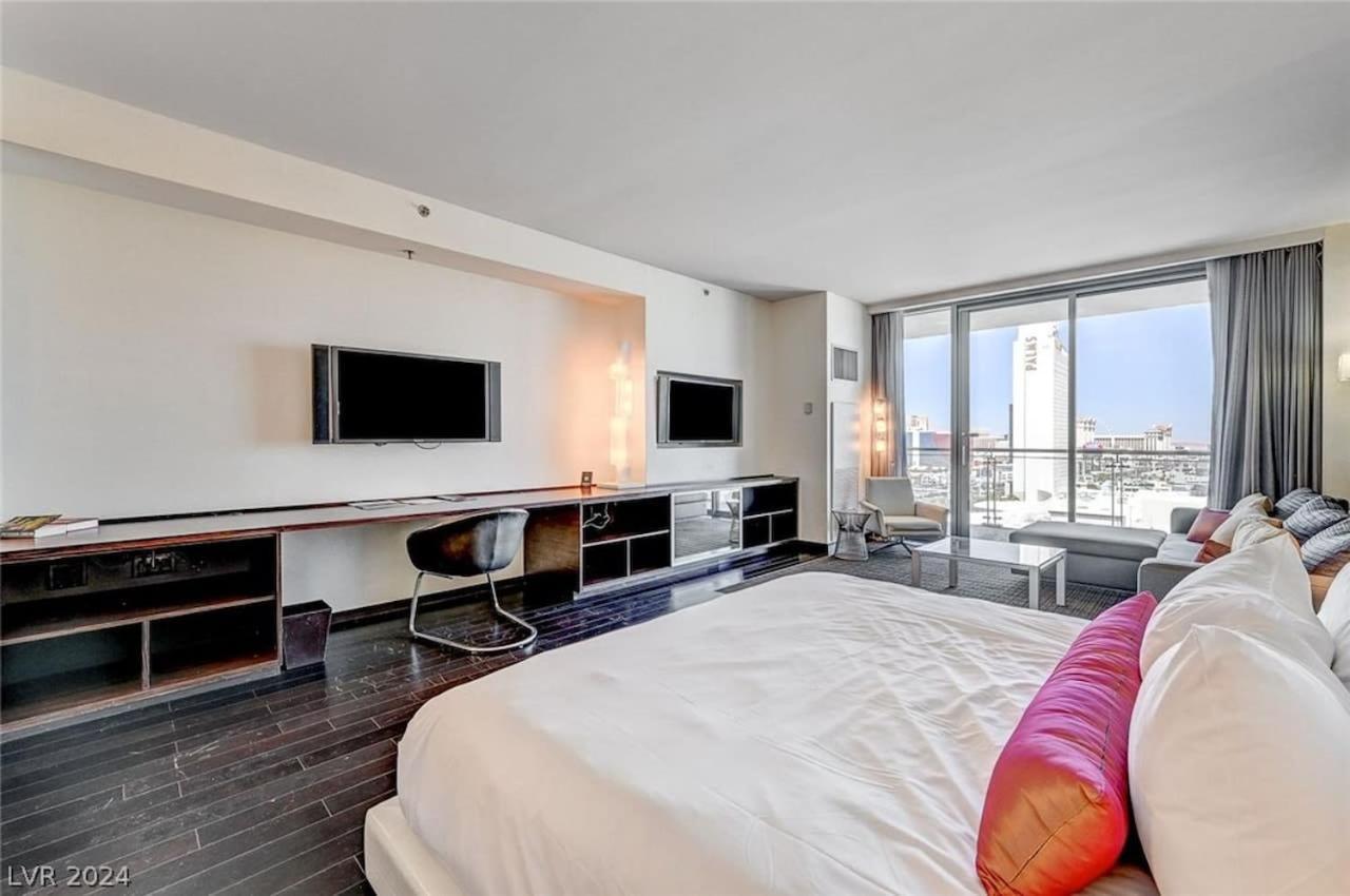 Stunning Strip View Studio W Balcony Access 35308 * Las Vegas