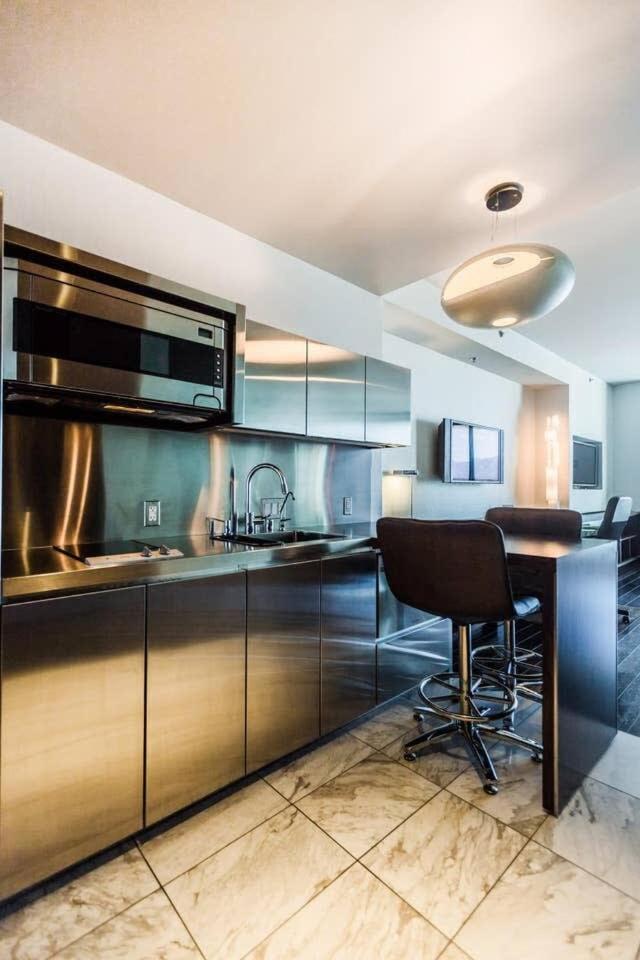 Stunning Strip View Studio W Balcony Access 35308 Inn *