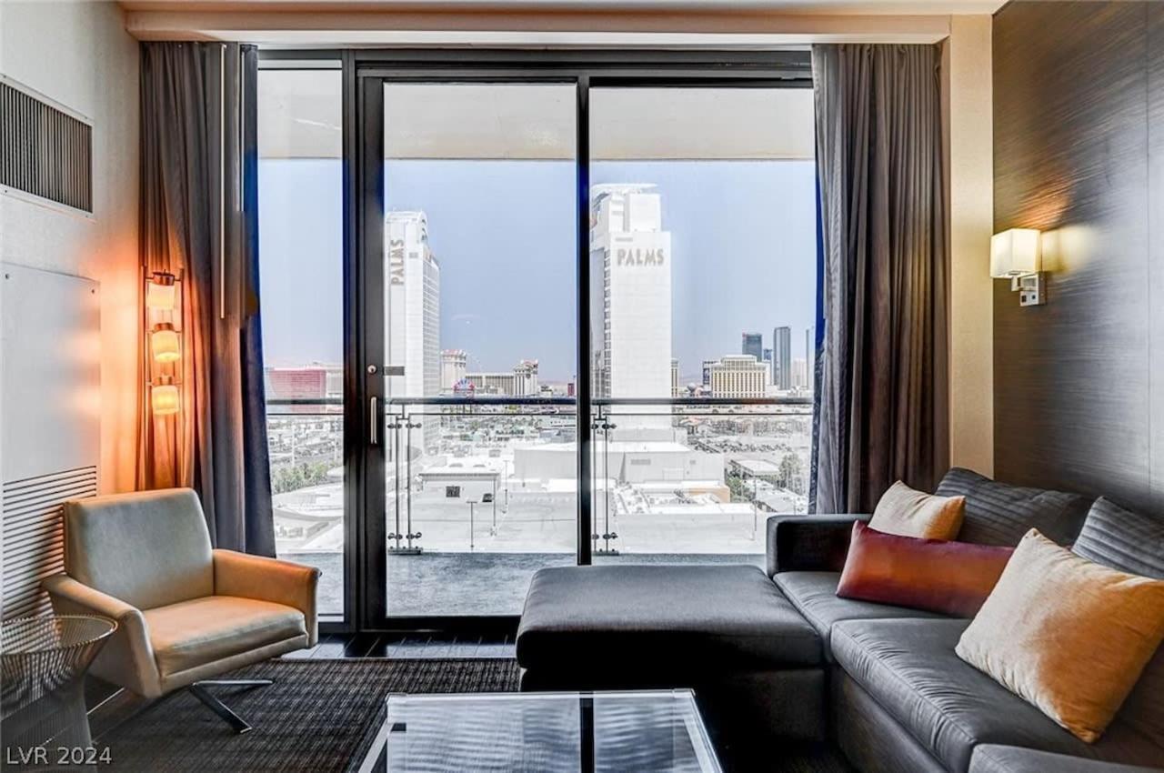 Stunning Strip View Studio W Balcony Access 35308 Inn Las Vegas