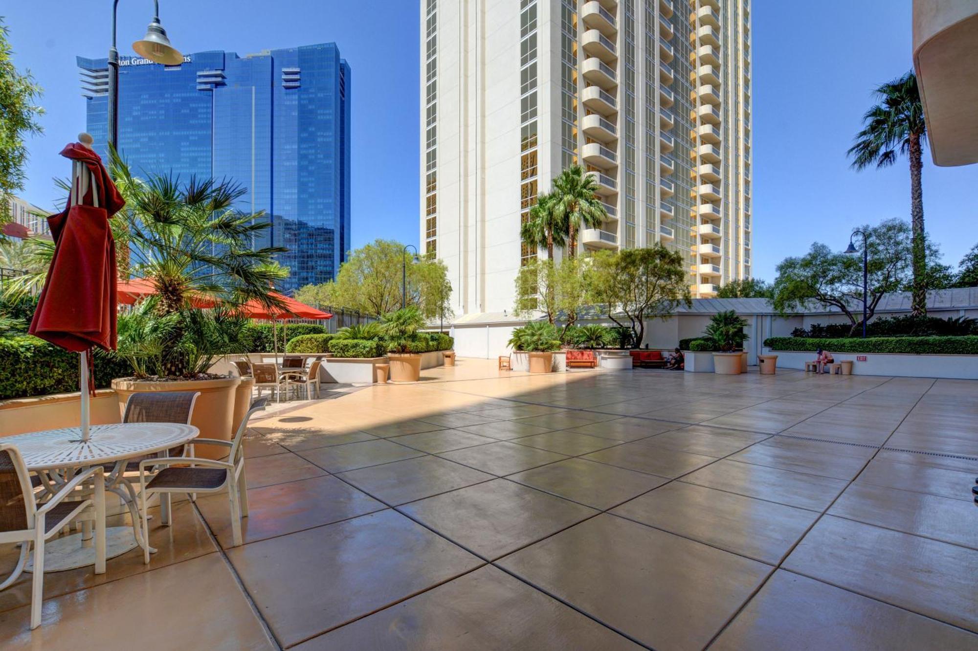 Aparthotel Mgm Finest 1bd 2bth With Balcony Free Access To Lazy River Pool Las Vegas
