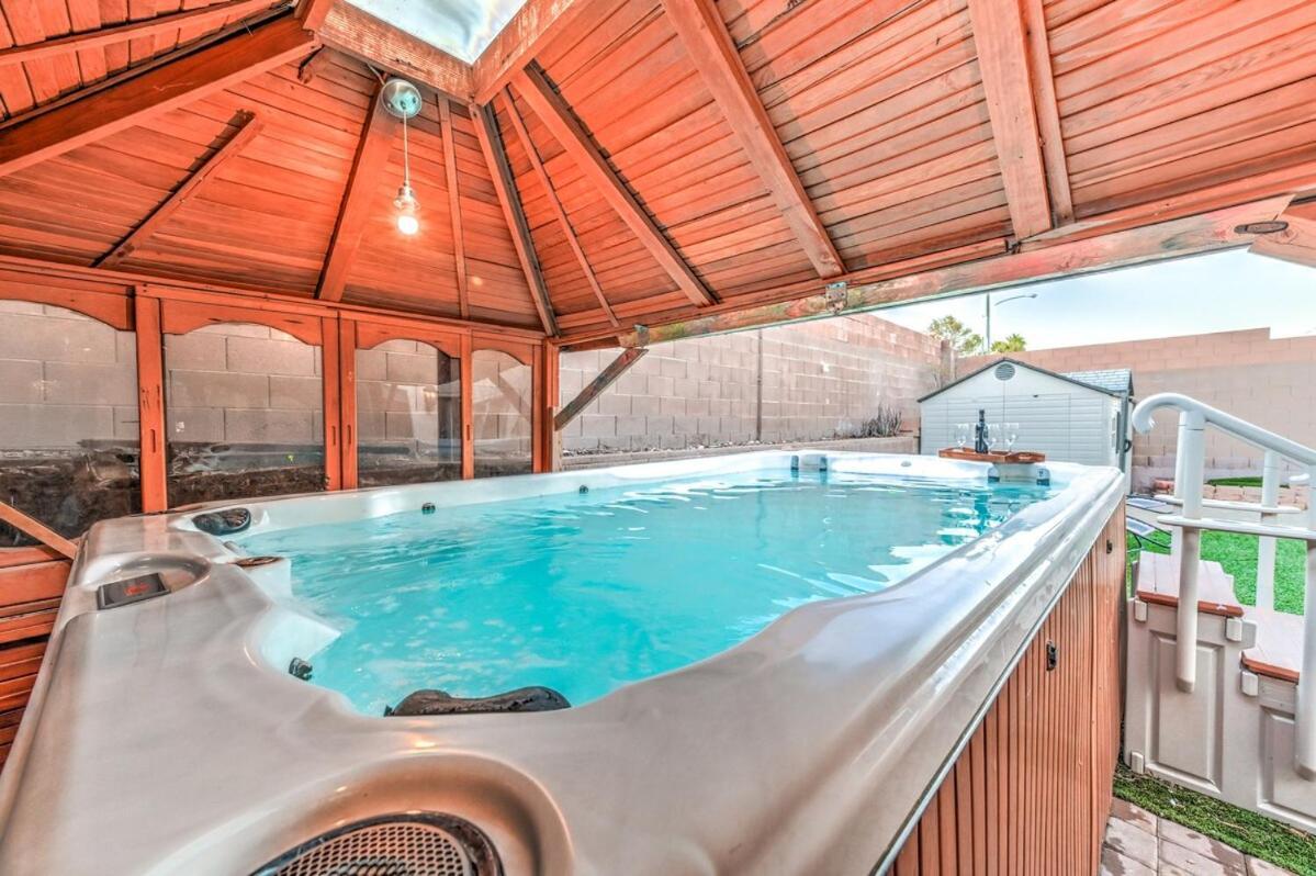 Holiday home Vegas Vibes 4br With Poolspa, Perfect For Groups *