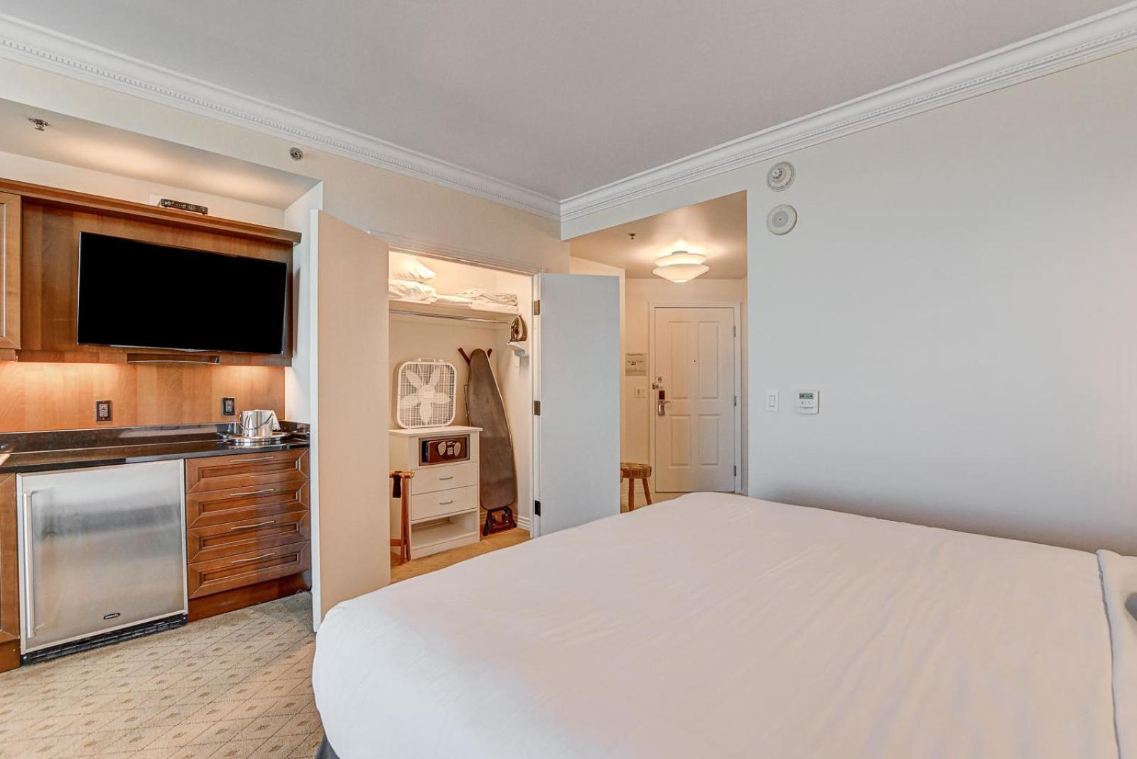 The Rose At Mgm Signature Studio Suite Tower 3