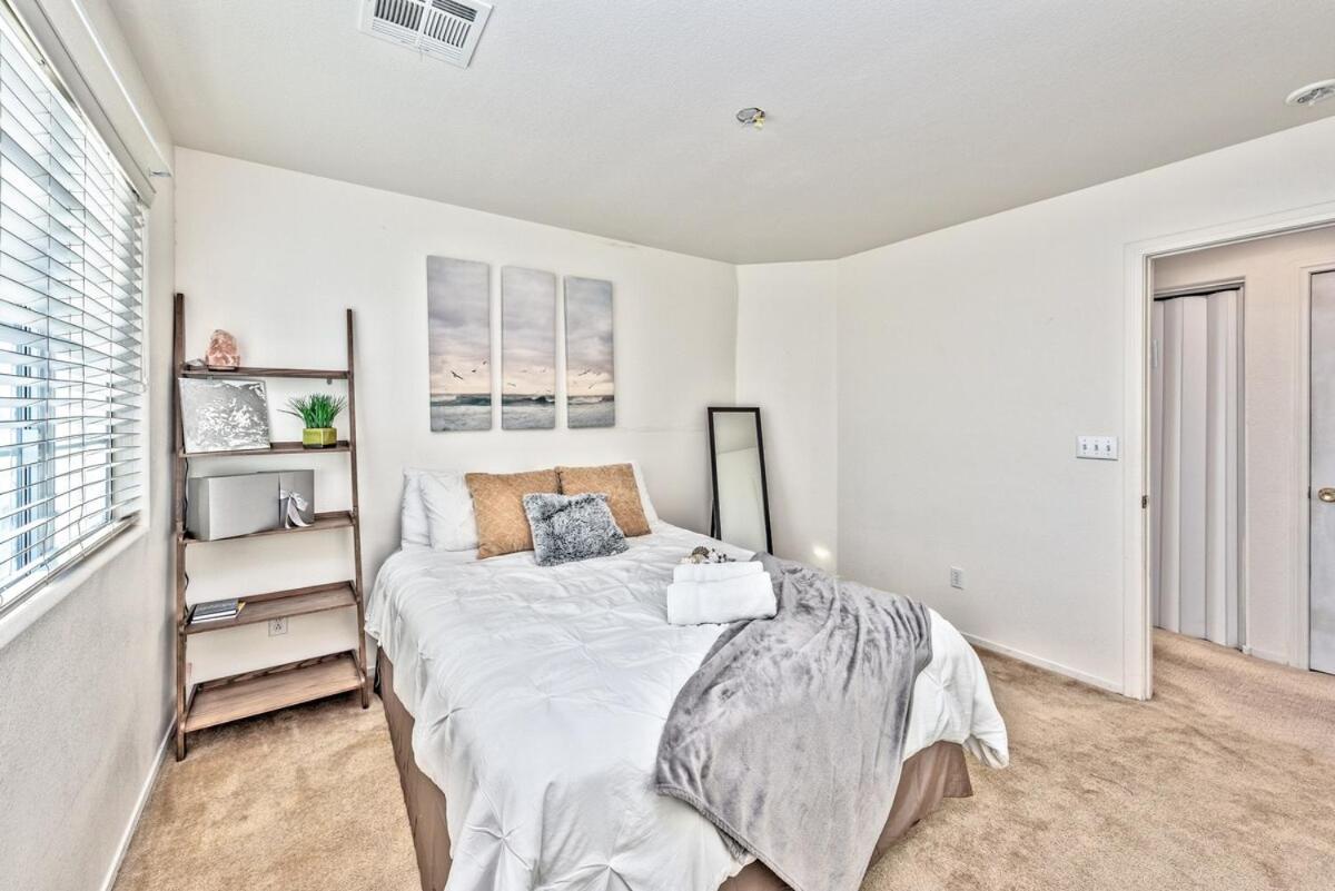 Rose Modern 3bd, W Everything Need Holiday home Las Vegas