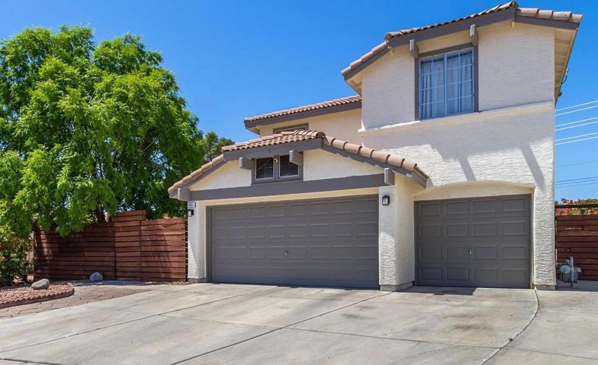 Holiday home Comfy Expansive - Near The Strip - Heated Pool *