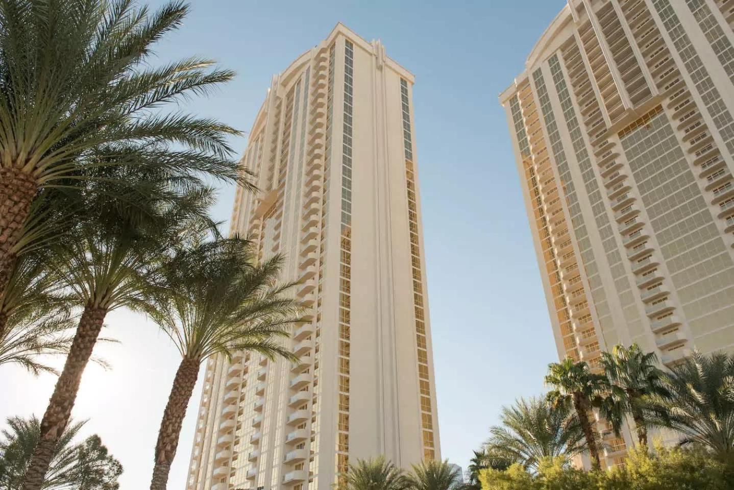 No Fee Strip View Suite& Free Valet& Pool * Las Vegas