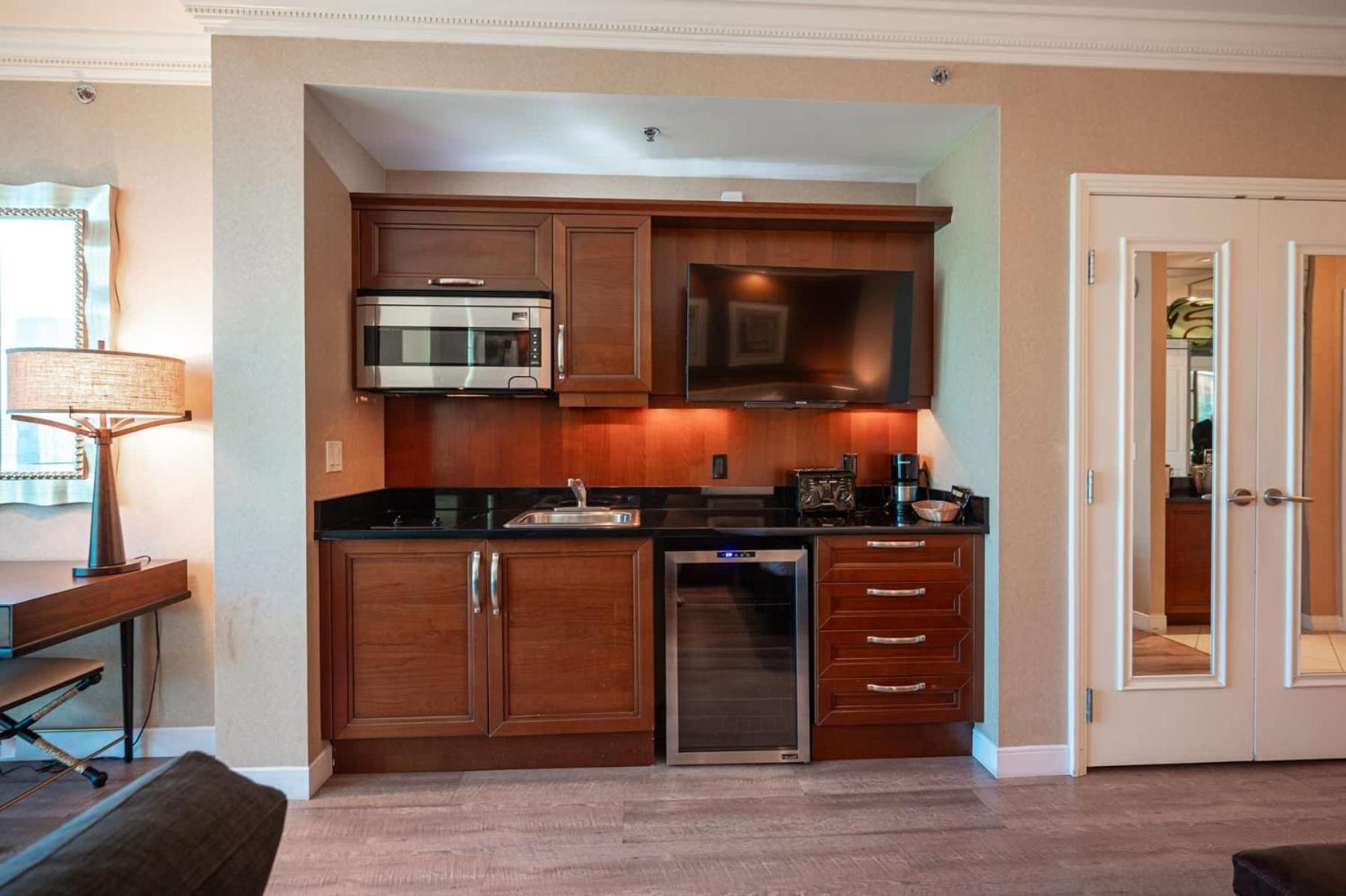 No Fee Strip View Suite& Free Valet& Pool Apartment Las Vegas