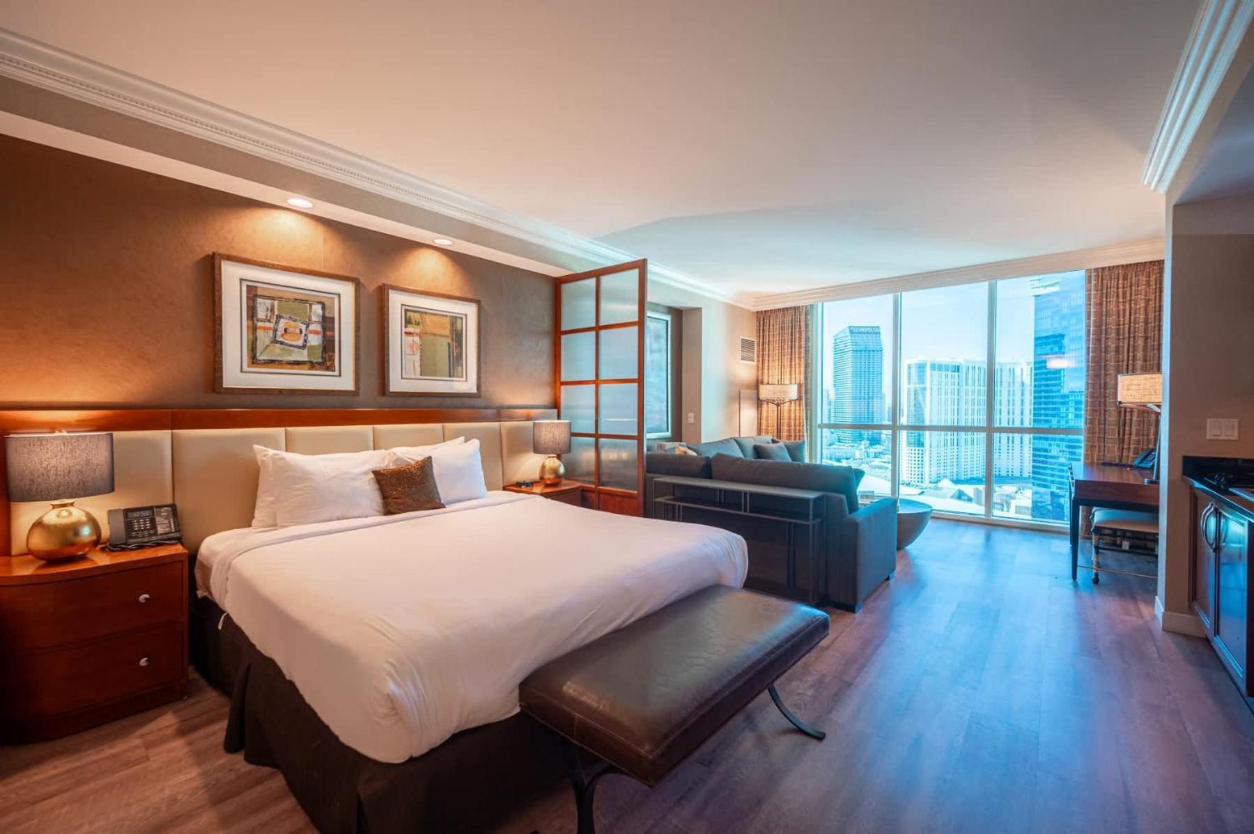 No Fee Strip View Suite& Free Valet& Pool *