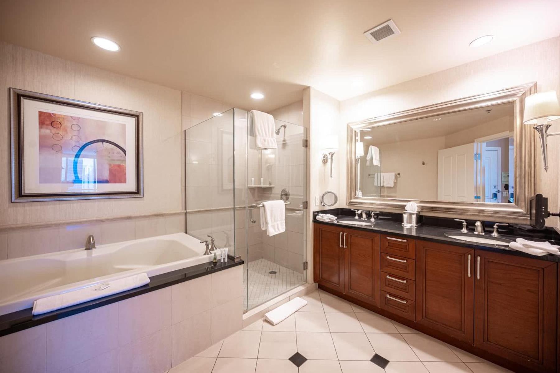 No Fee Strip View Suite& Free Valet& Pool *