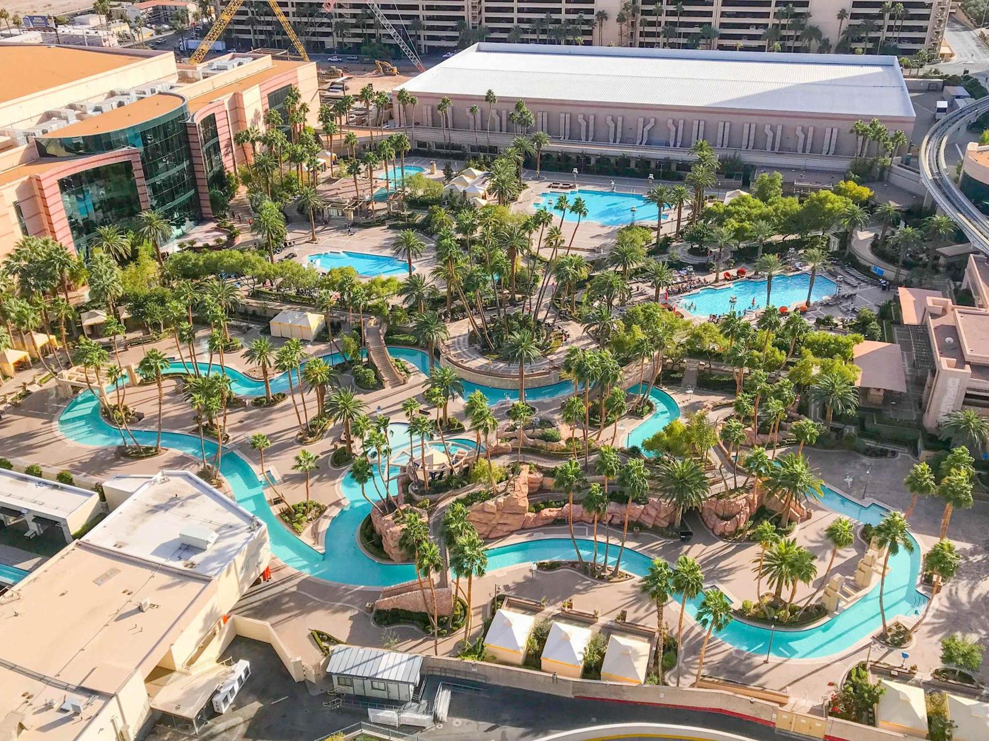 No Fee Strip View Suite& Free Valet& Pool Apartment *