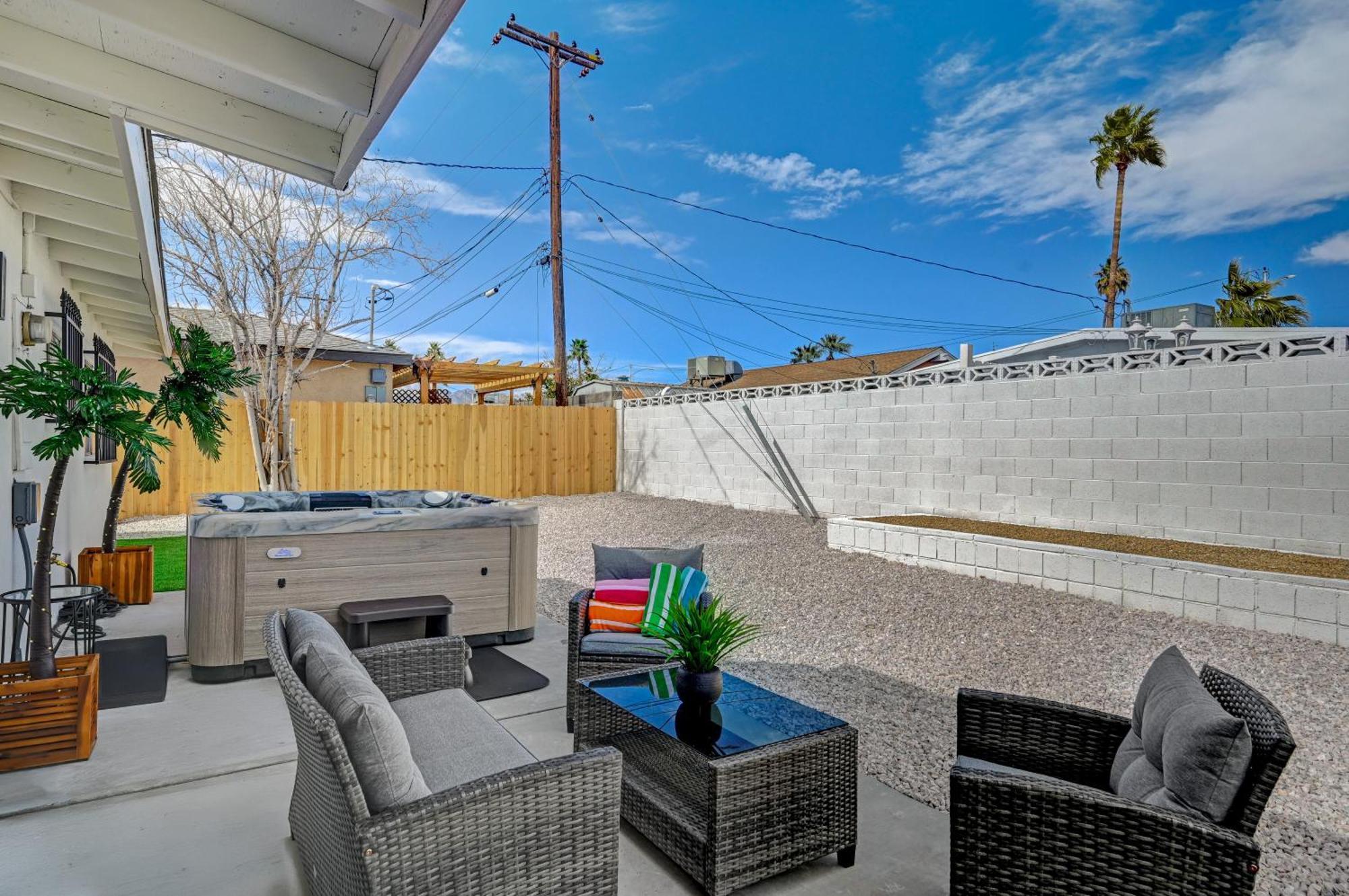 5 Min To The Strip Hot Tub Sleeps 7 Game & Casa de férias