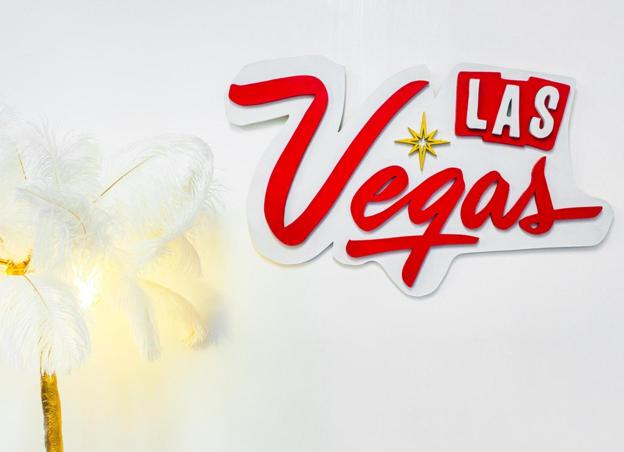 5 Min To The Strip Hot Tub Sleeps 7 Game & Casa de férias *