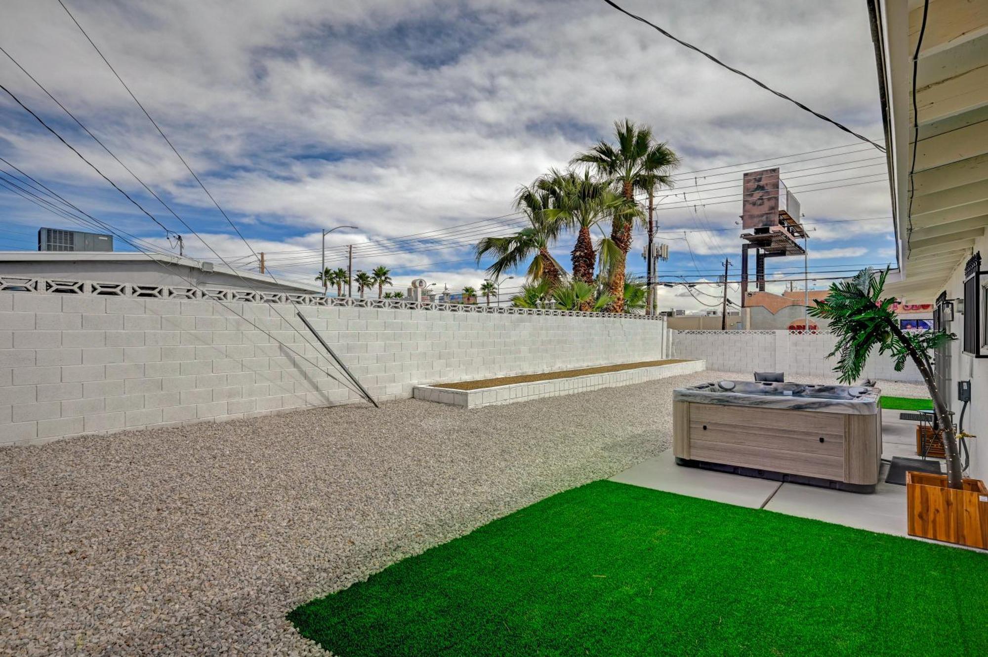Casa de férias 5 Min To The Strip Hot Tub Sleeps 7 Game &