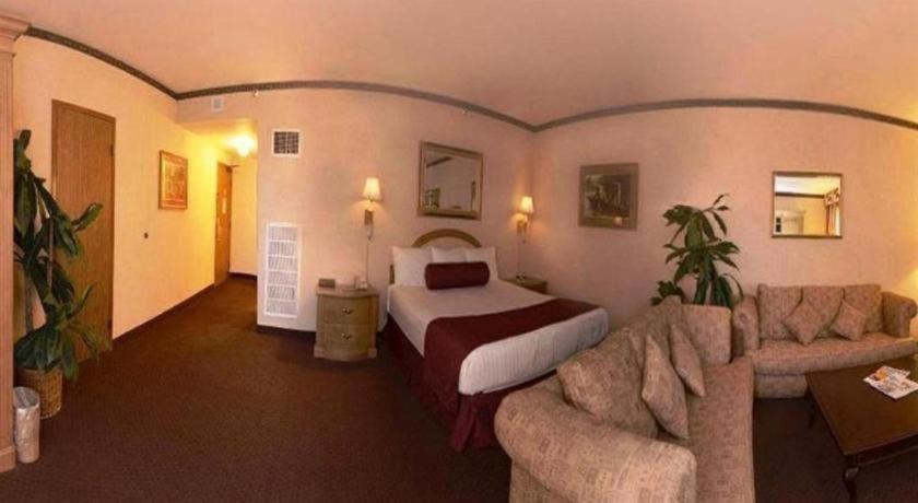Resort Four Queens And Casino 3*