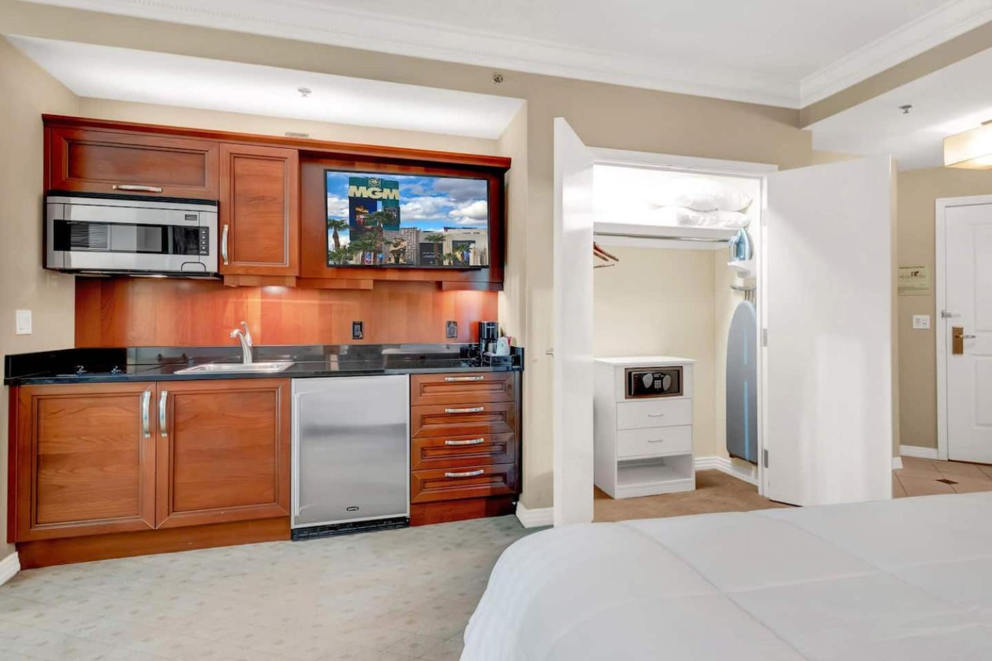 Mgm 1 Bedroom Balcony And Or Luxury Holiday home