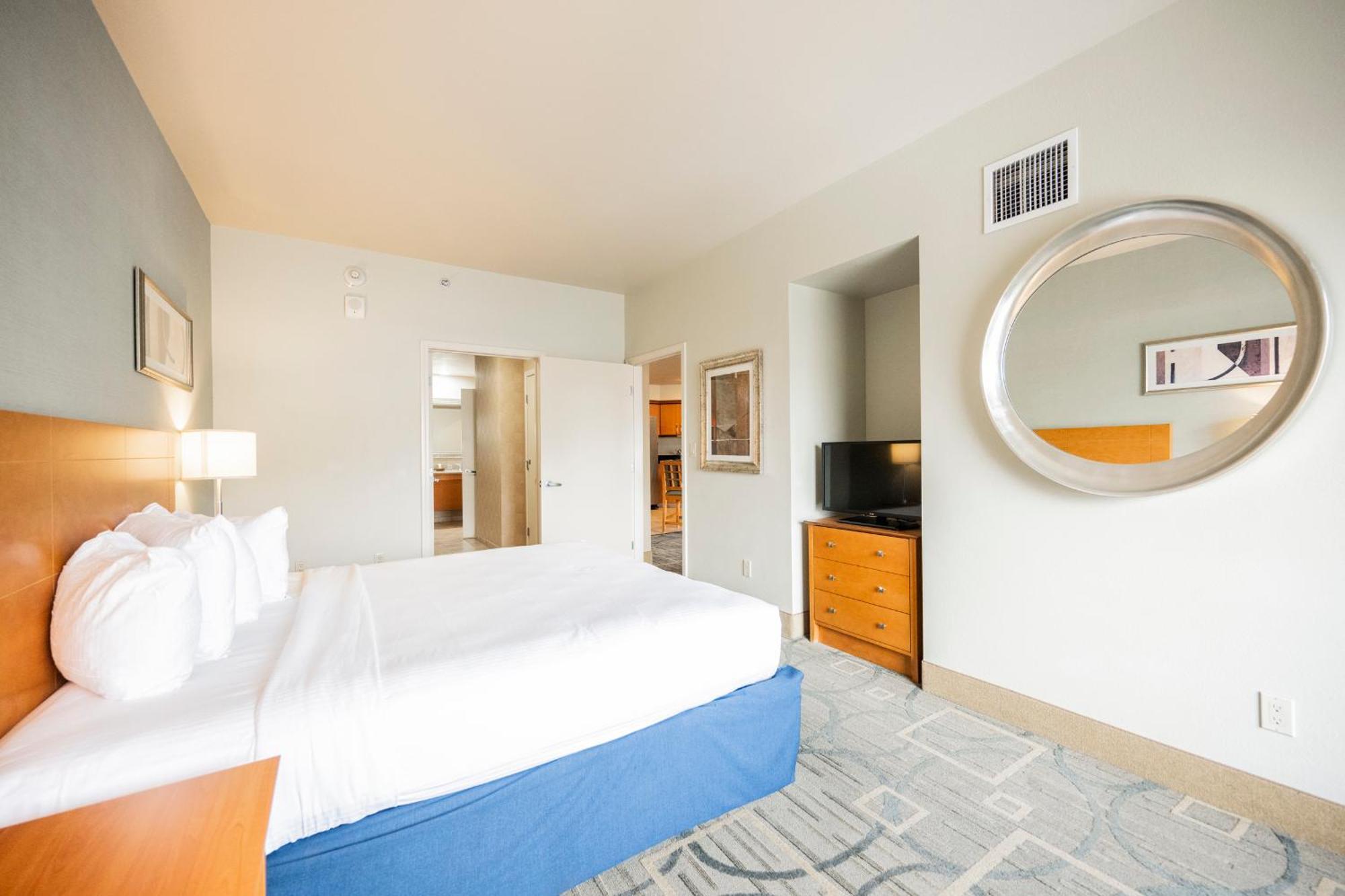 Apartment Stripviewsuites At Platinum