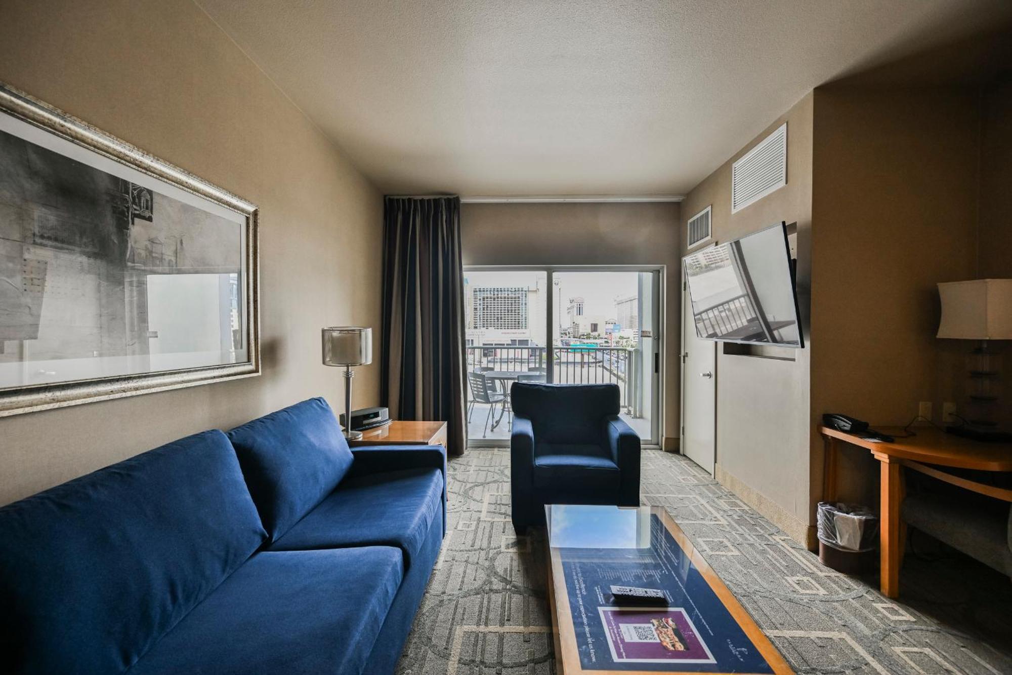 Stripviewsuites At Platinum Apartment