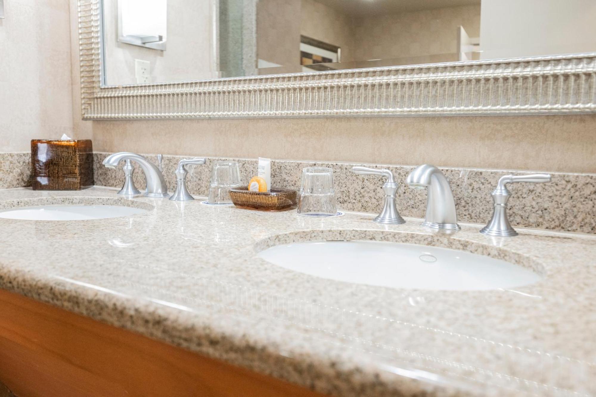 Stripviewsuites At Platinum Apartment