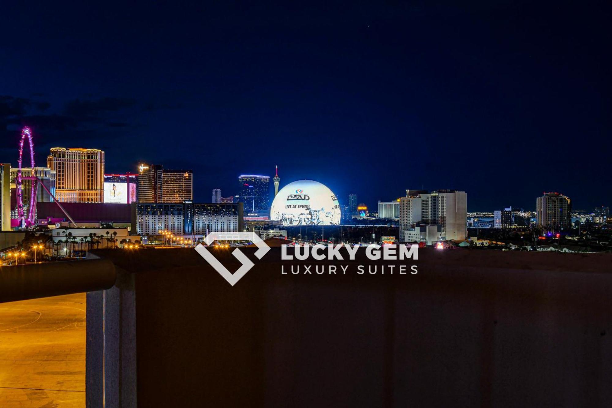 Lucky Gem Penthouse & Luxury At Signature Resort, 10817 Sphere View Hotel